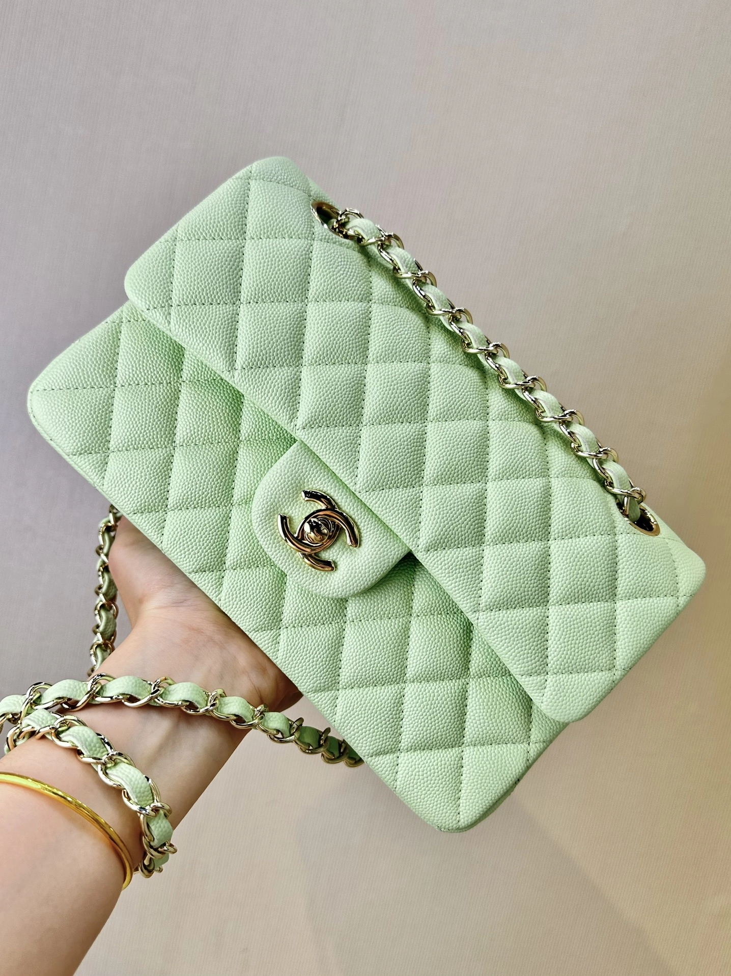 シャネル「Chanel」クラシックフラップ キャビアレザー ショルダーバッグ
