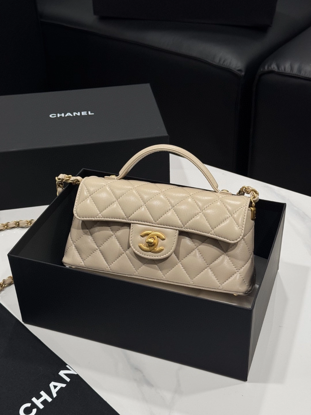 シャネル「Chanel」2025 サマー ブラック&ゴールド ケリーバッグ