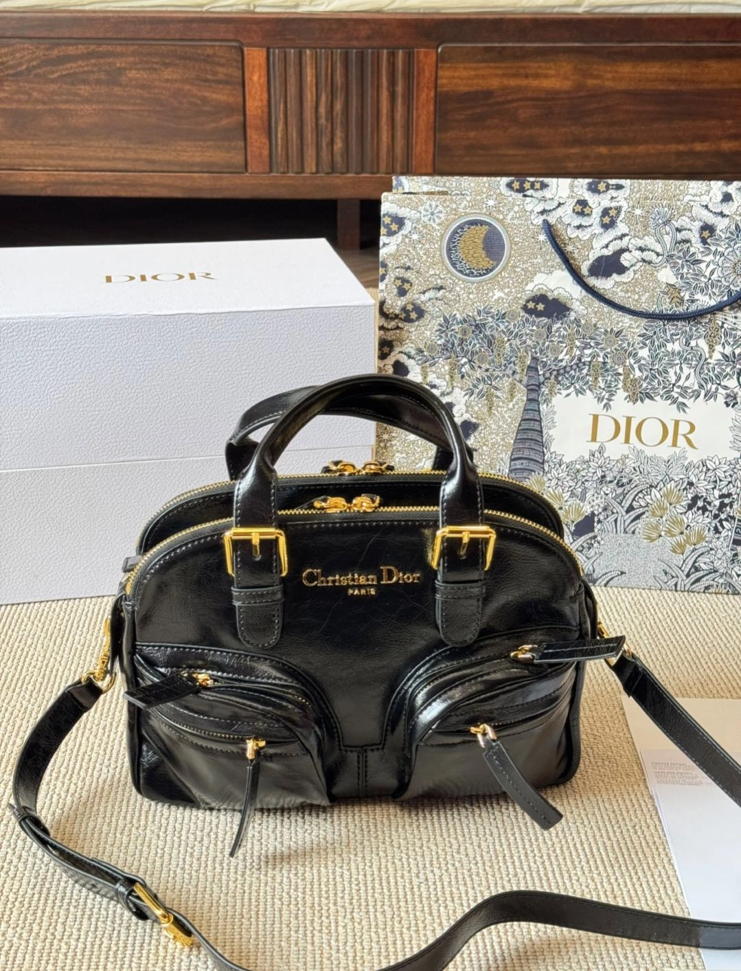 ディオール「Dior」Grand tour シリーズが登場し、瞬く間にファッション界を席巻しています
