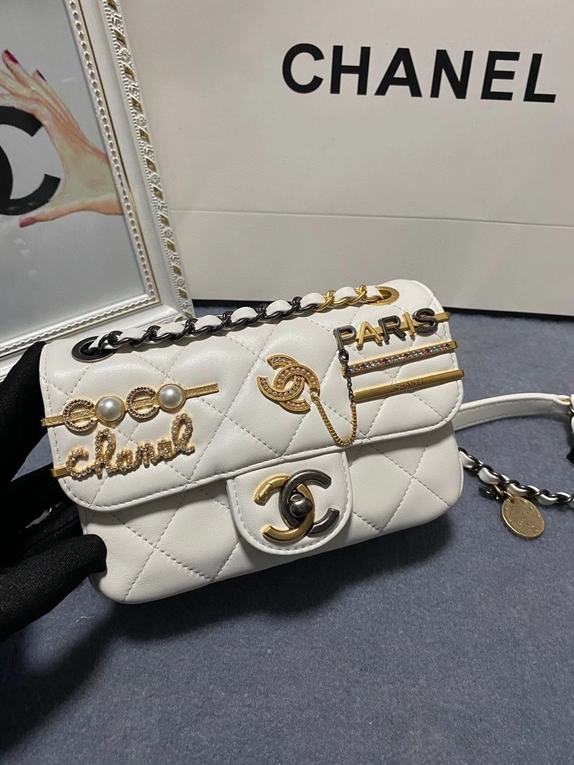 シャネル「Chanel」 限定 クラシックフラップ バッジ コレクションバッグ