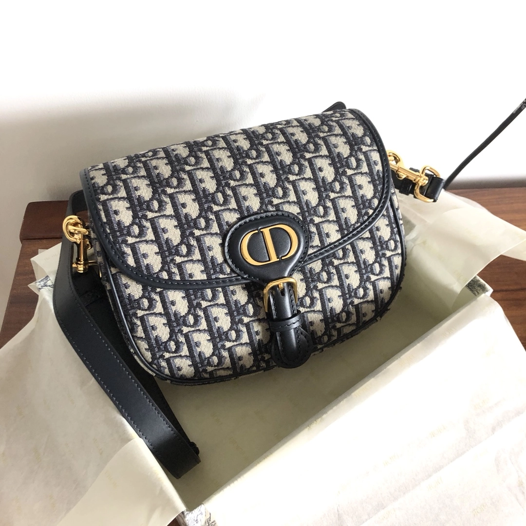 ディオール「Dior」 New Bobby ミニバッグ