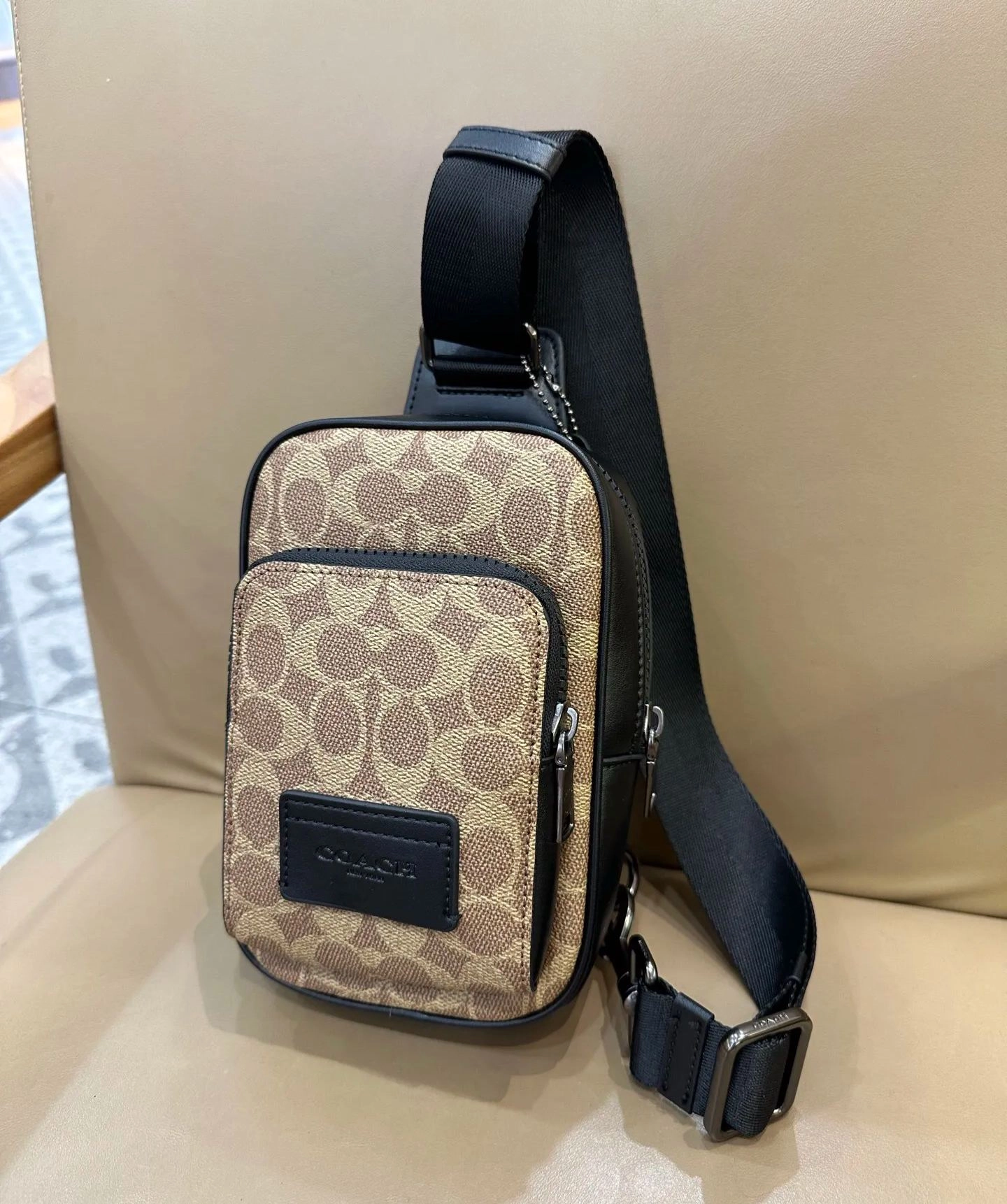 コーチ「Coach」WEST レザー メンズ クロスボディバッグ