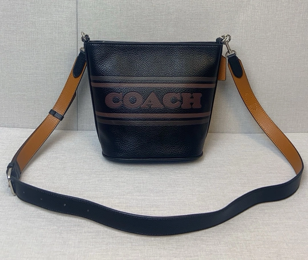 コーチ「Coach」Logan レザー バケットバッグ