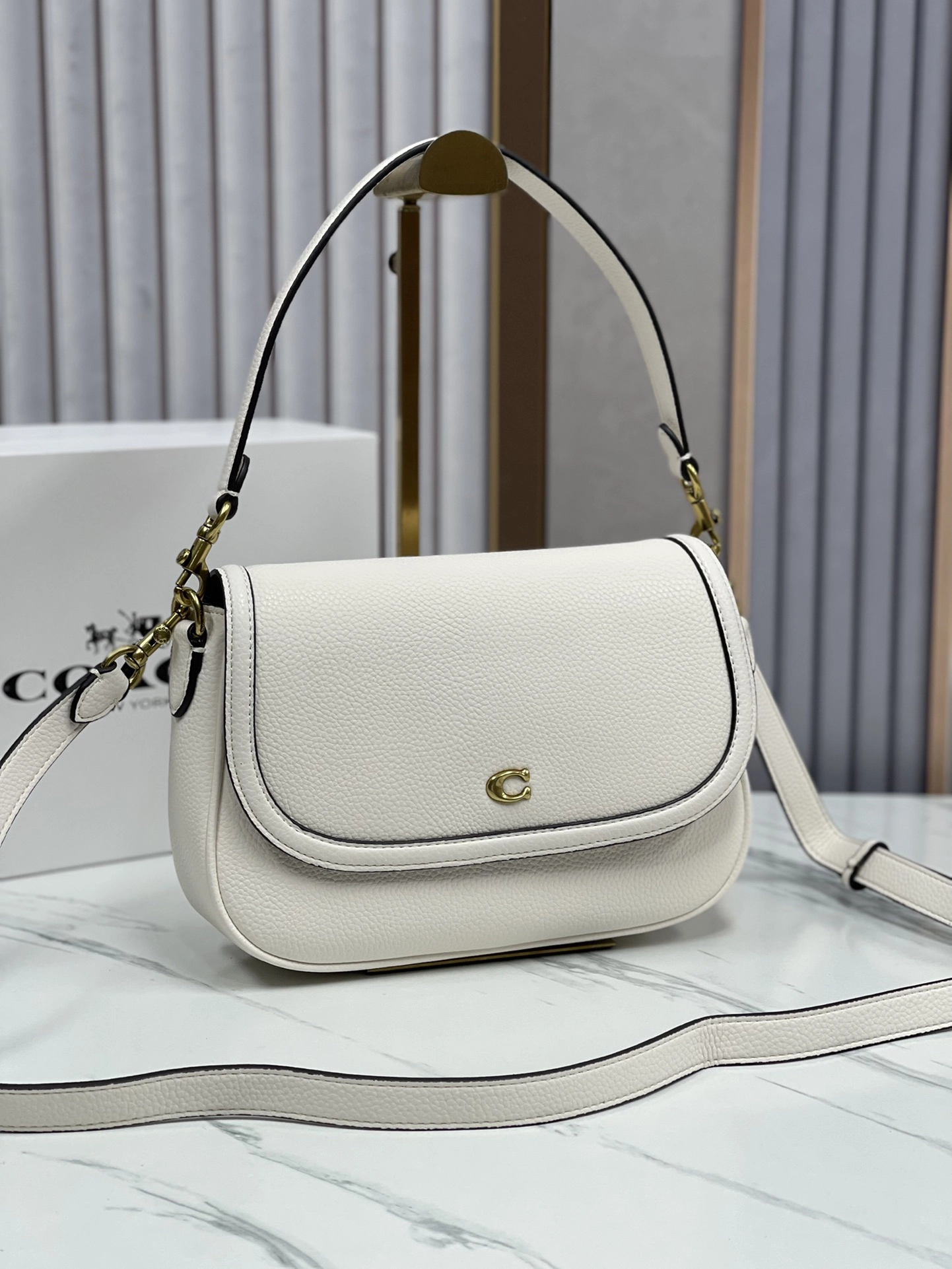 コーチ「Coach」 レガシー クラシック シグネチャー ショルダーバッグ