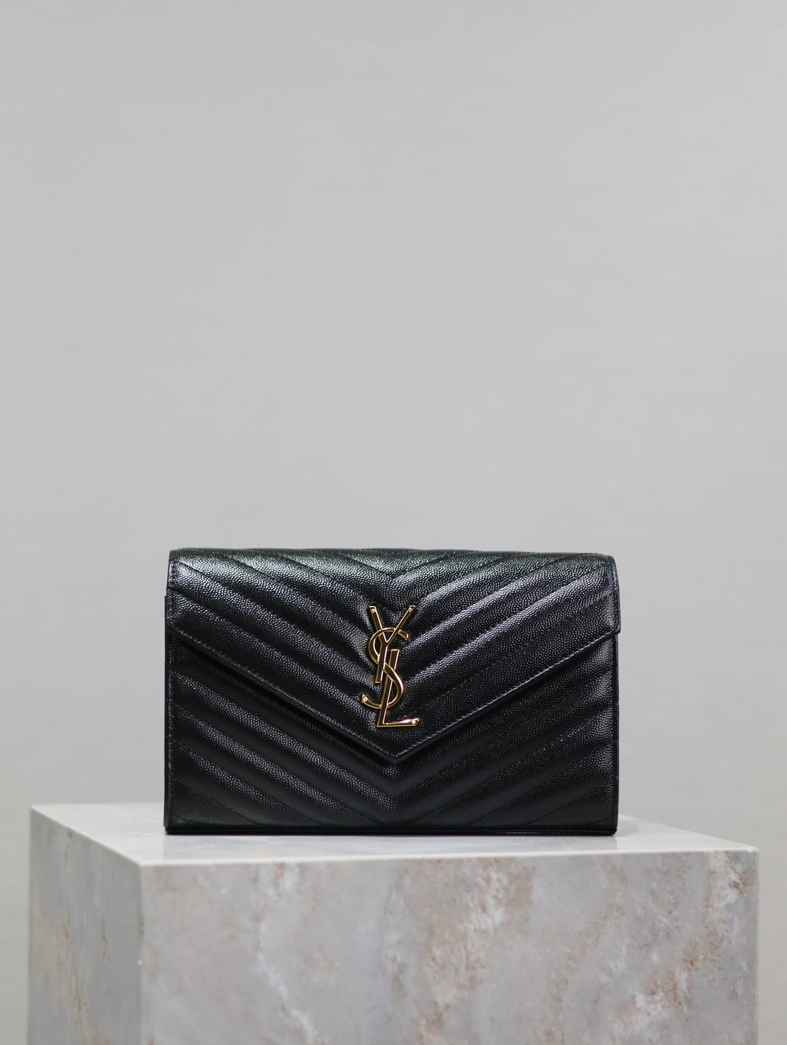サンローラン「Saint Laurent」 MONOGRAM エンベロープバッグ