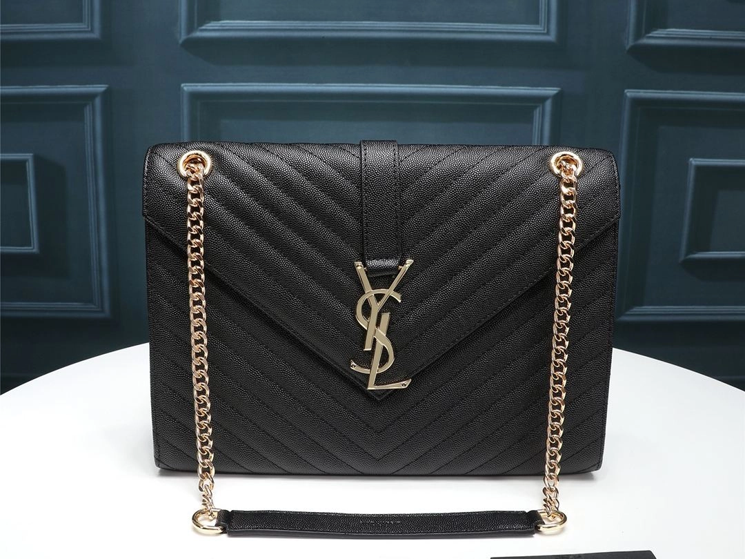 サンローラン「Saint Laurent」MONOGRAMME キルティングレザー ショルダーバッグ