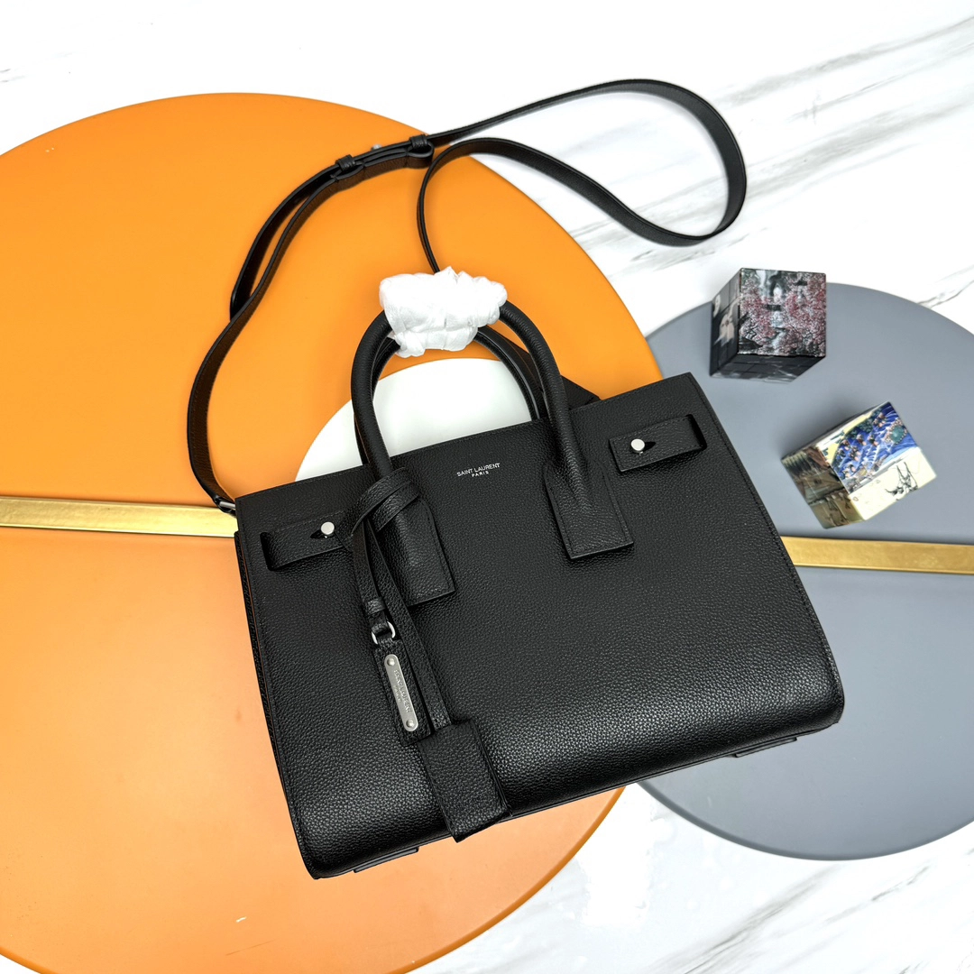 サンローラン「Saint Laurent」SAC DE JOUR SOUPLE 粒面レザーバッグ
