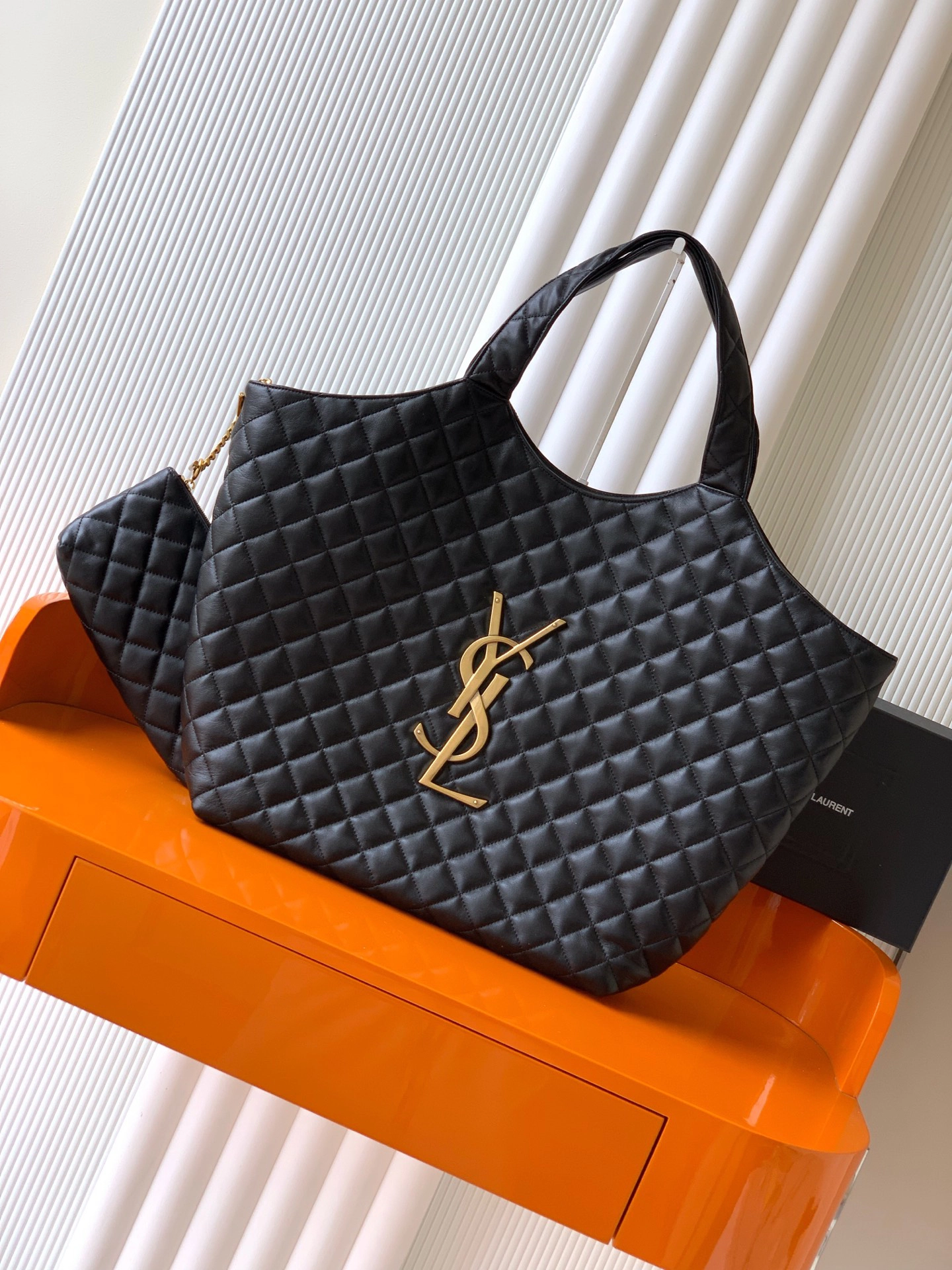 サンローラン「Saint Laurent」イカール マキシ ショッピングバッグ(ラムスキン/キルティング)