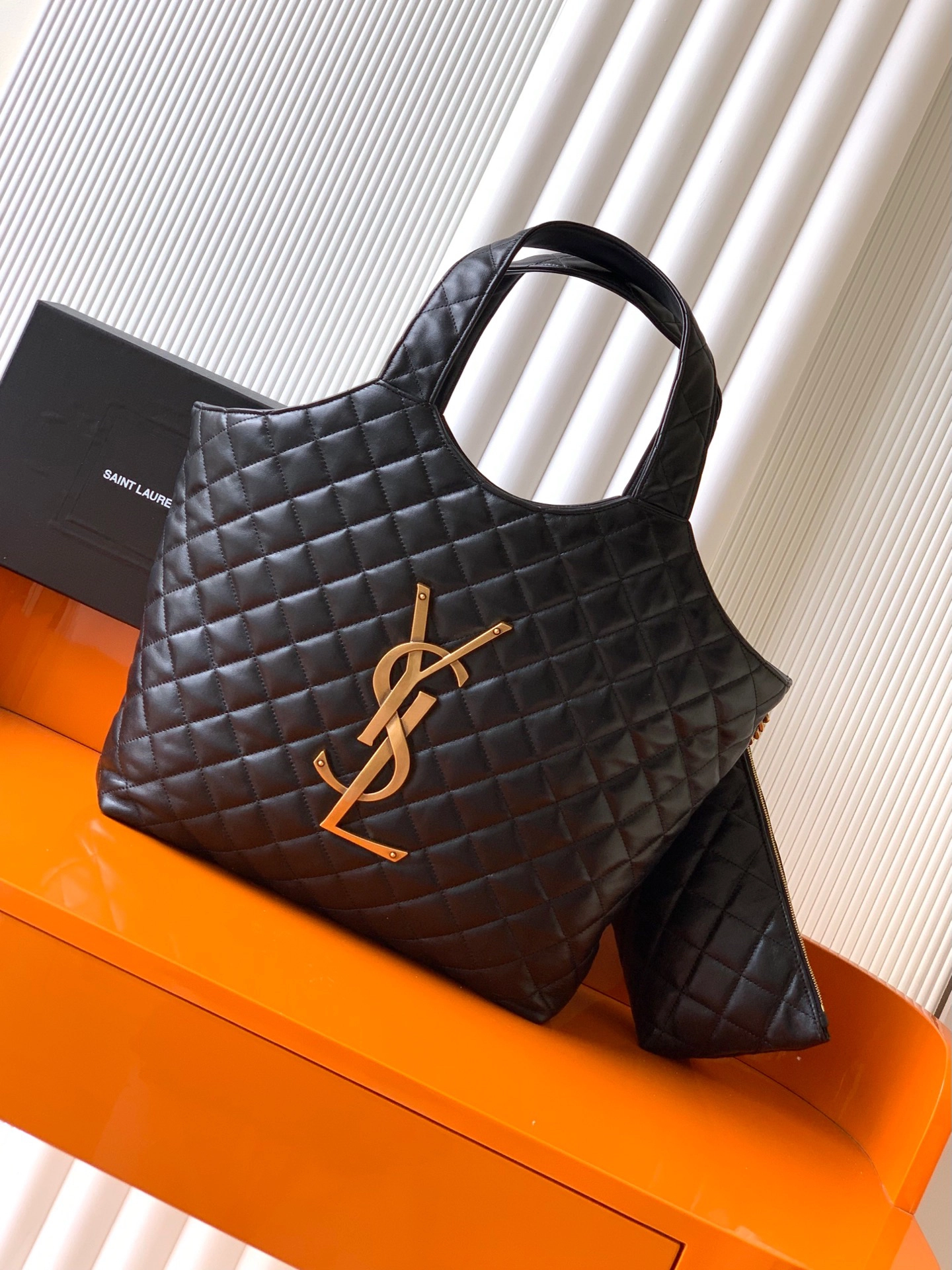 サンローラン「Saint Laurent」イカール ミディアム(キルティングナッパレザー)