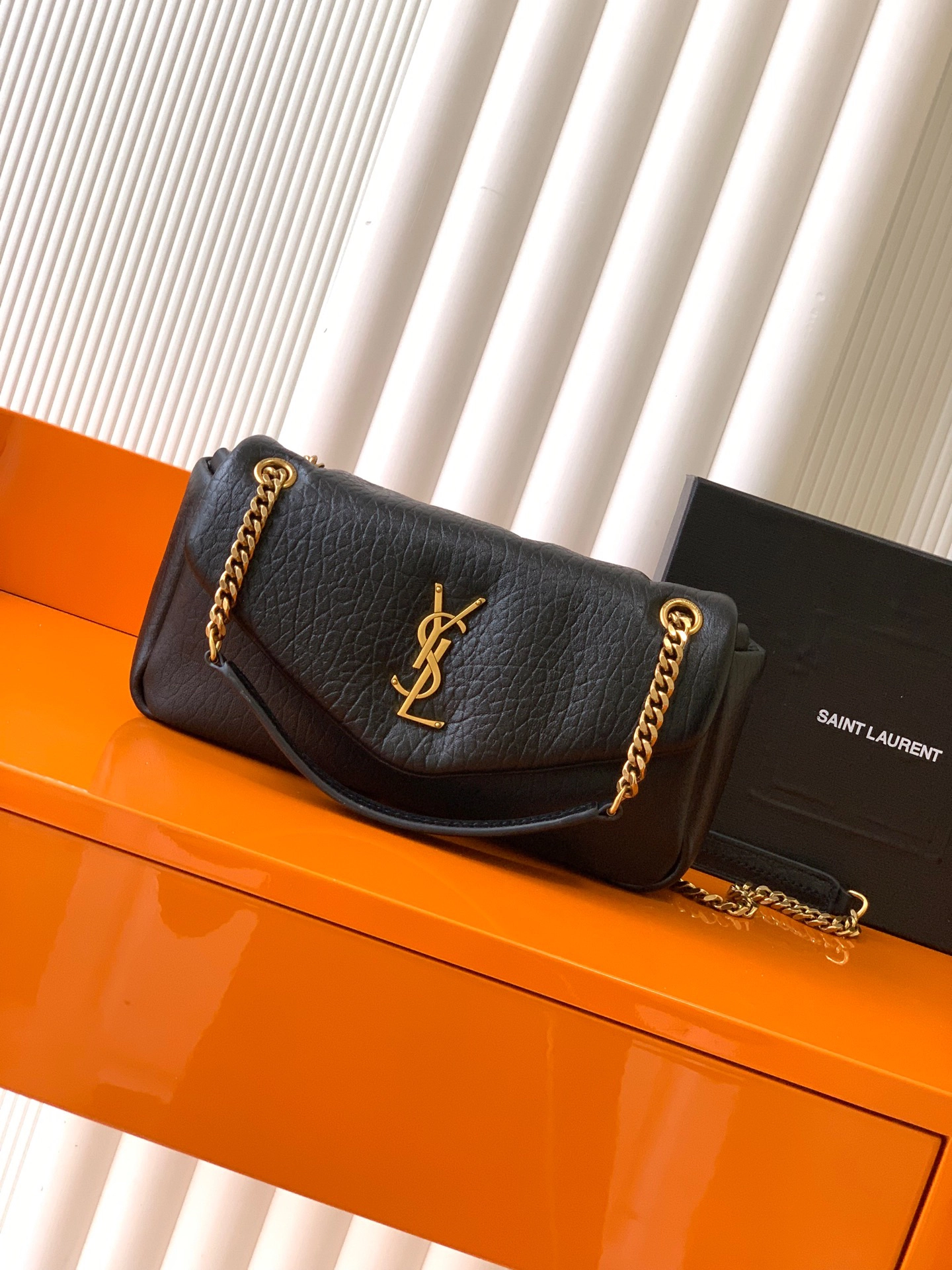 サンローラン「Saint Laurent」カリプソ ミディアム(グレインラムスキン)