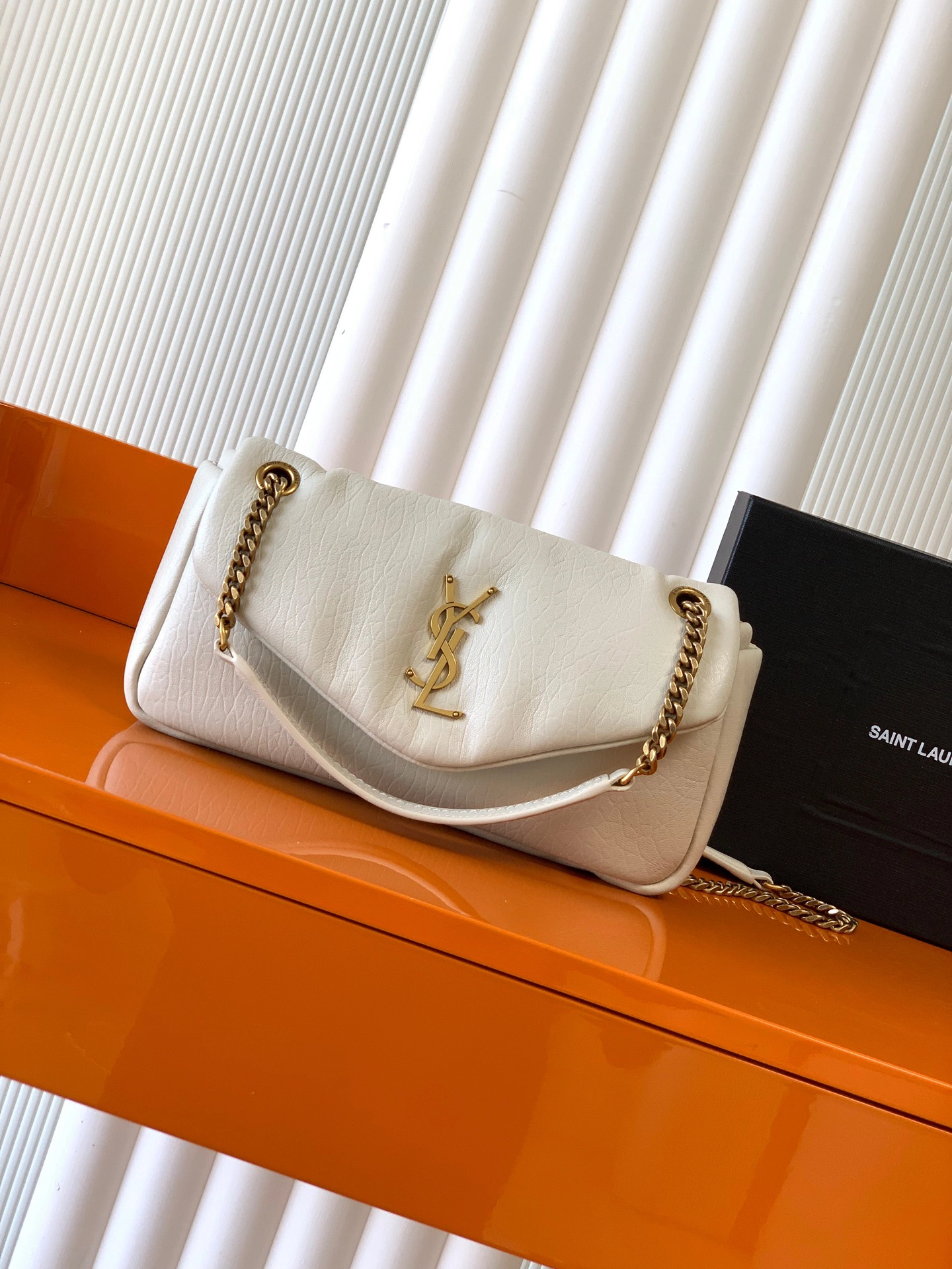 サンローラン「Saint Laurent」カリプソ ミディアム(グレインラムスキン)