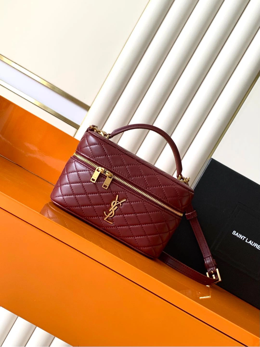 サンローラン「Saint Laurent」ギャビー ヴァニティバッグ(ラムスキン)