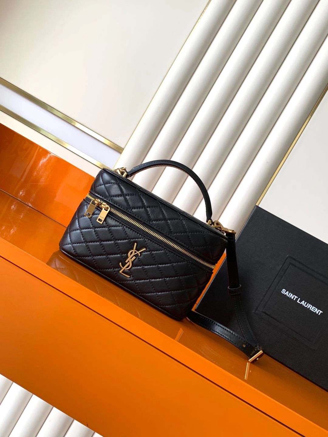 サンローラン「Saint Laurent」ギャビー ヴァニティバッグ(ラムスキン)