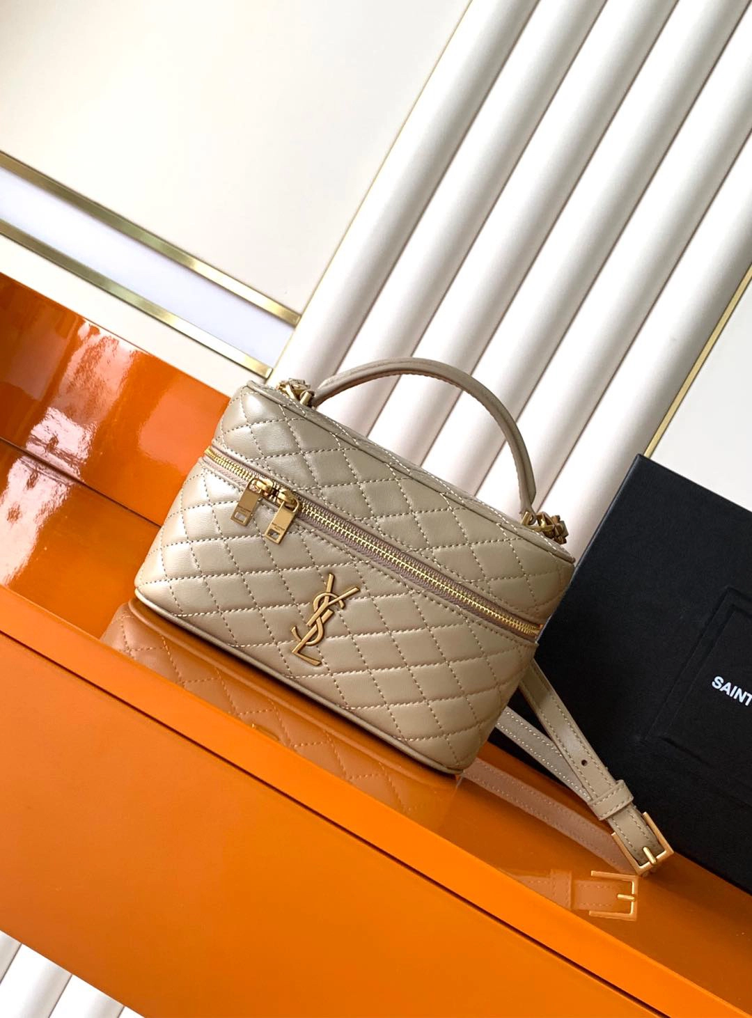 サンローラン「Saint Laurent」ギャビー ヴァニティバッグ(ラムスキン)