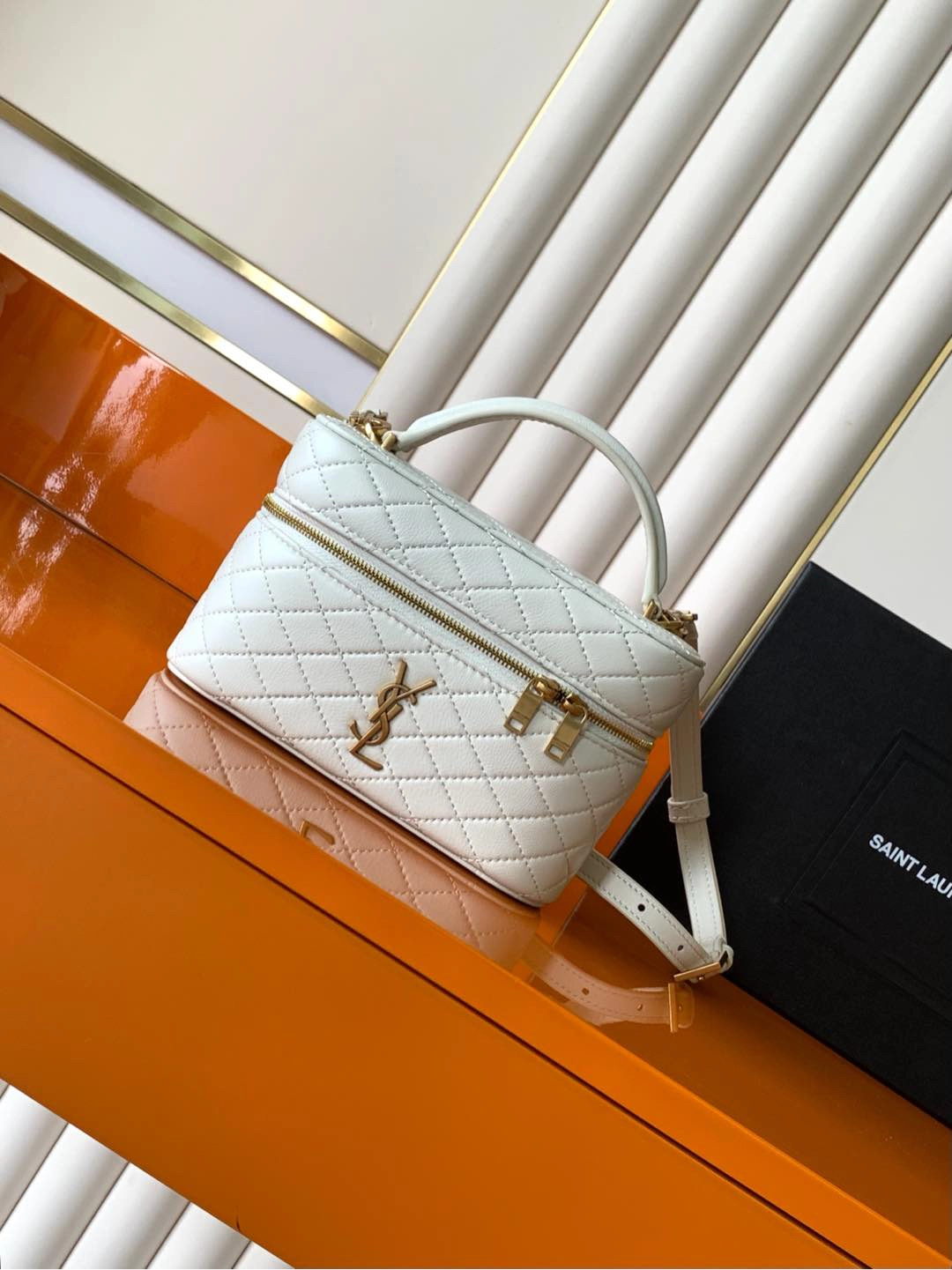 サンローラン「Saint Laurent」ギャビー ヴァニティバッグ(ラムスキン)