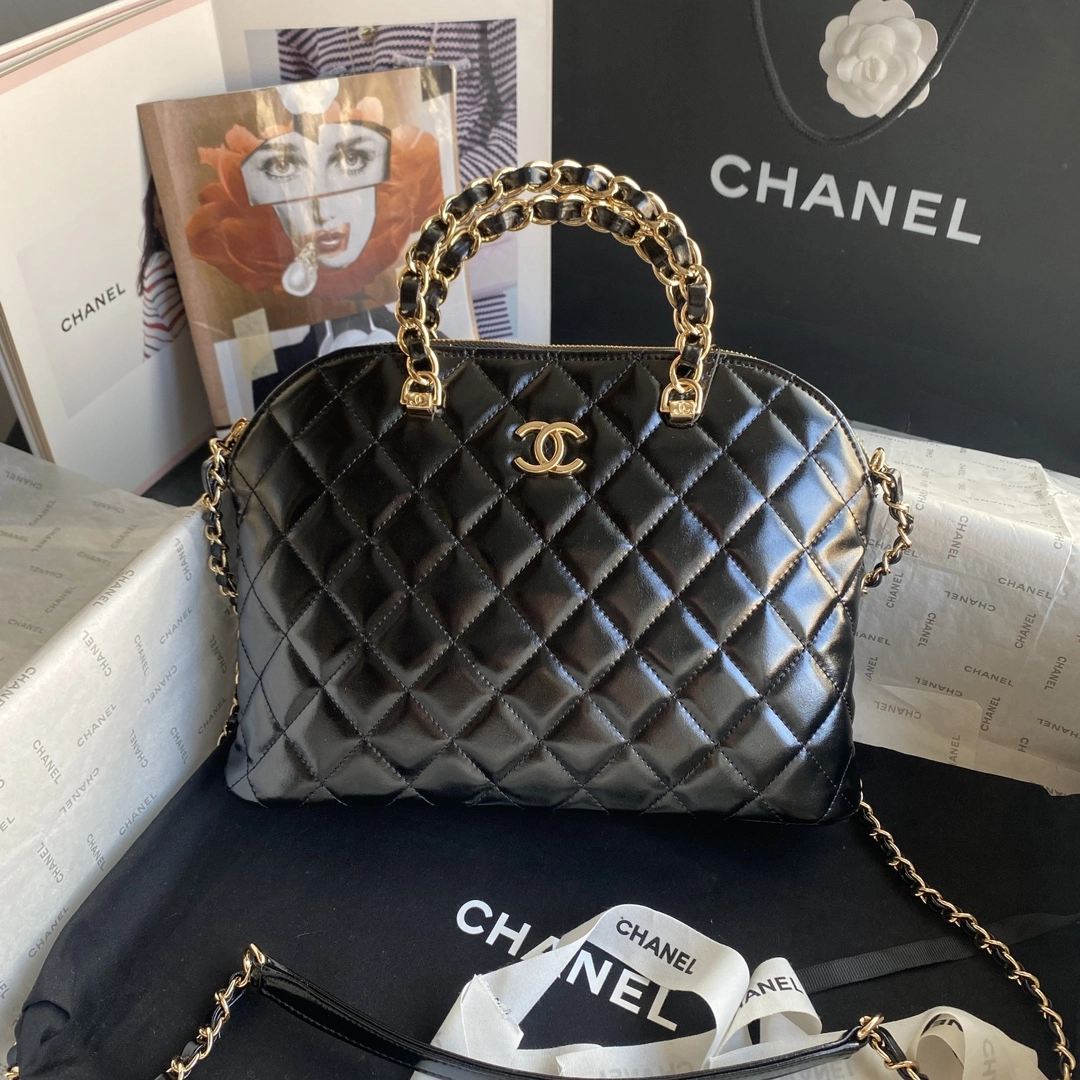シャネル「Chanel」 プティット ノワール シェルバッグ