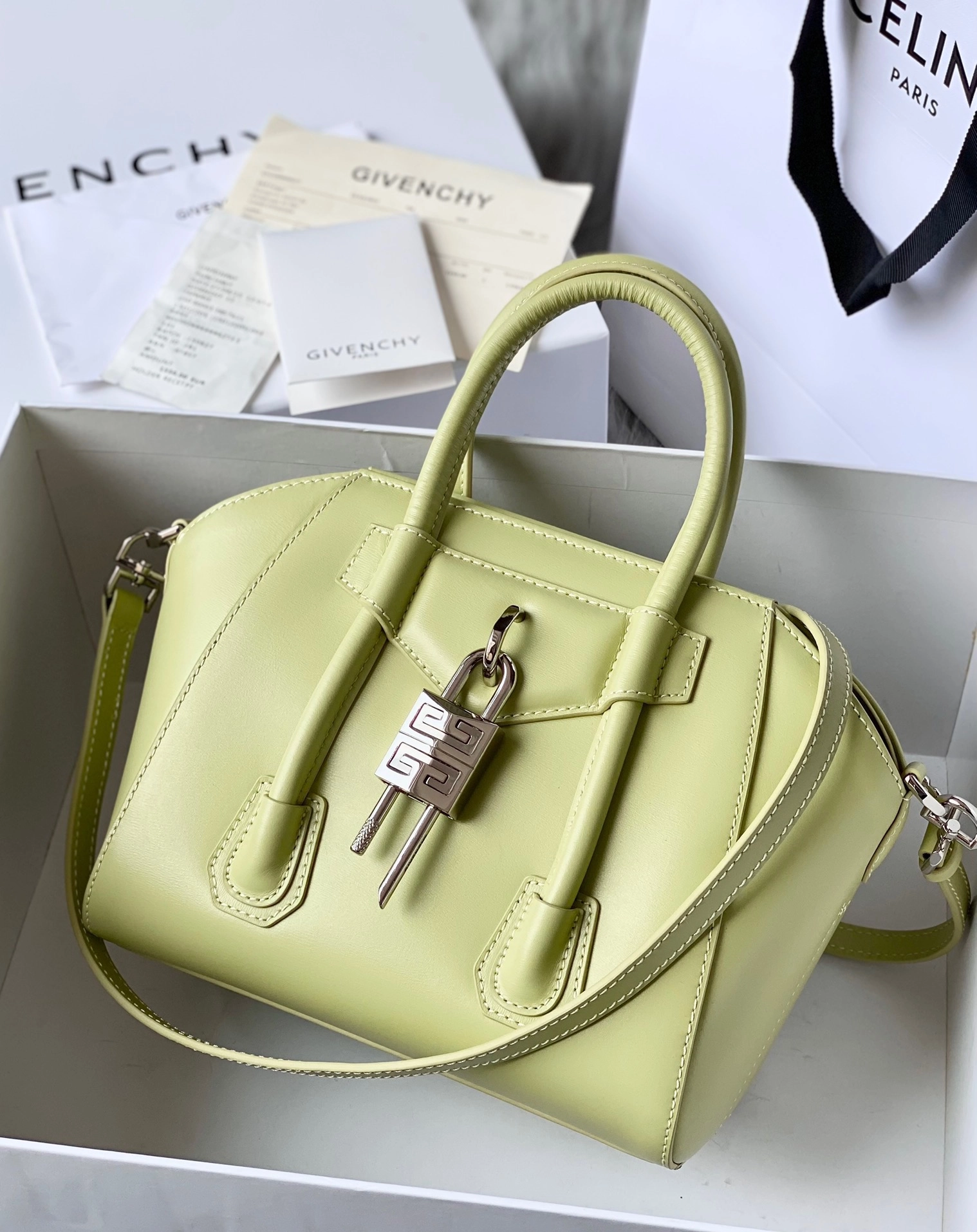 ジバンシィ「Givenchy」スモール アンティゴナ ボックスレザー バッグ