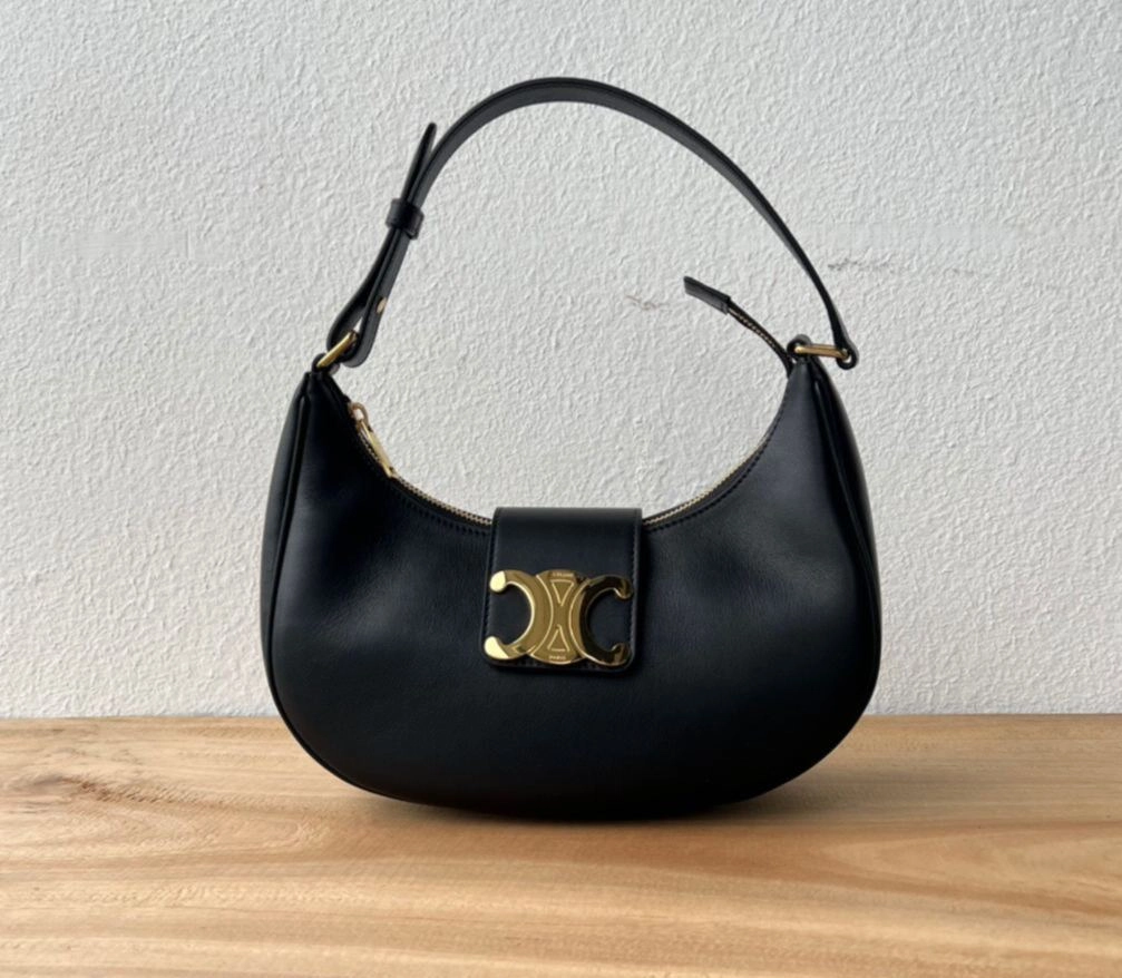 セリーヌ「Celine」 Ava アンダーアームバッグ