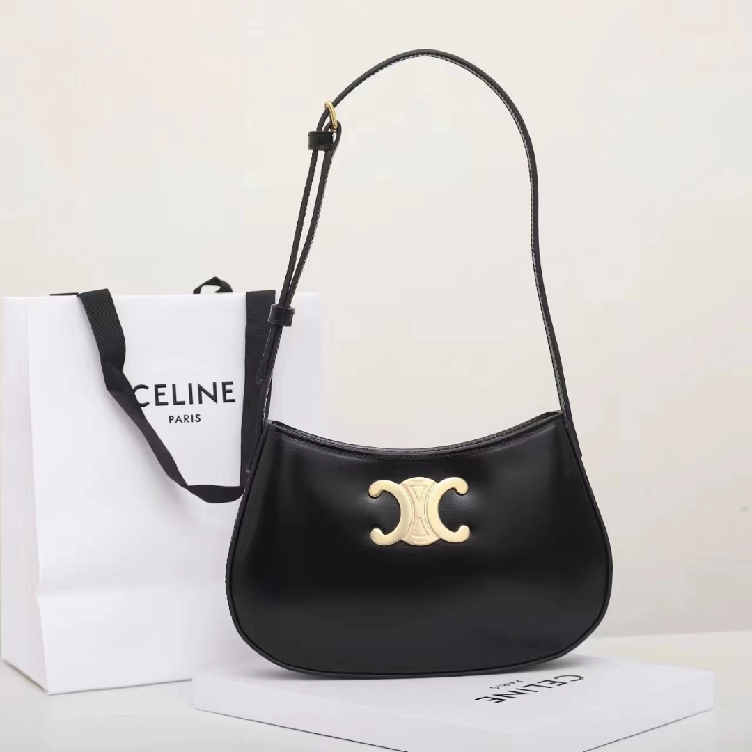 セリーヌ「Celine」Triomphe アンダーアームバッグ