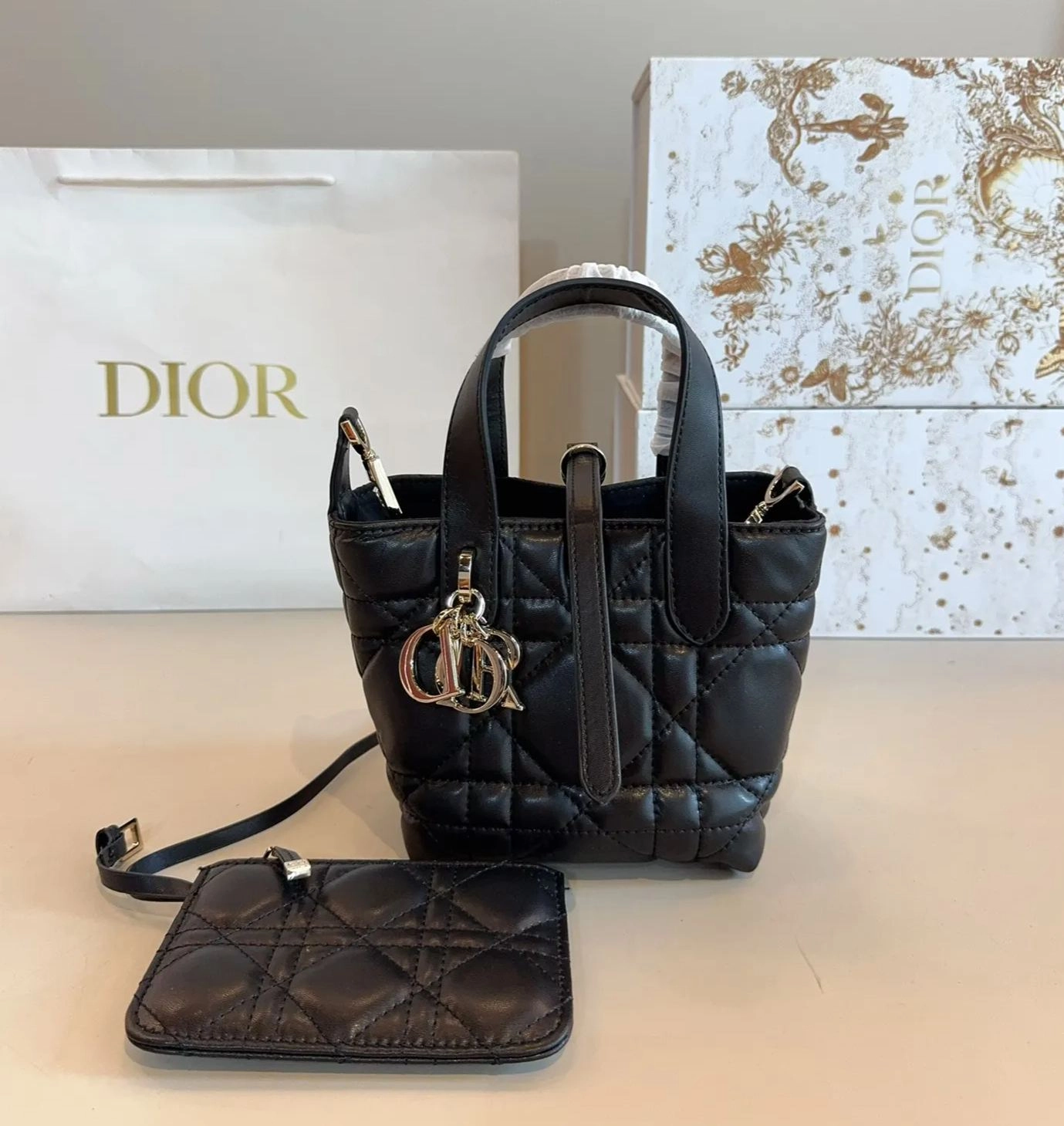 ディオール「Dior」 TOUJOURS VERTICAL 縦型シリーズハンドバッグ