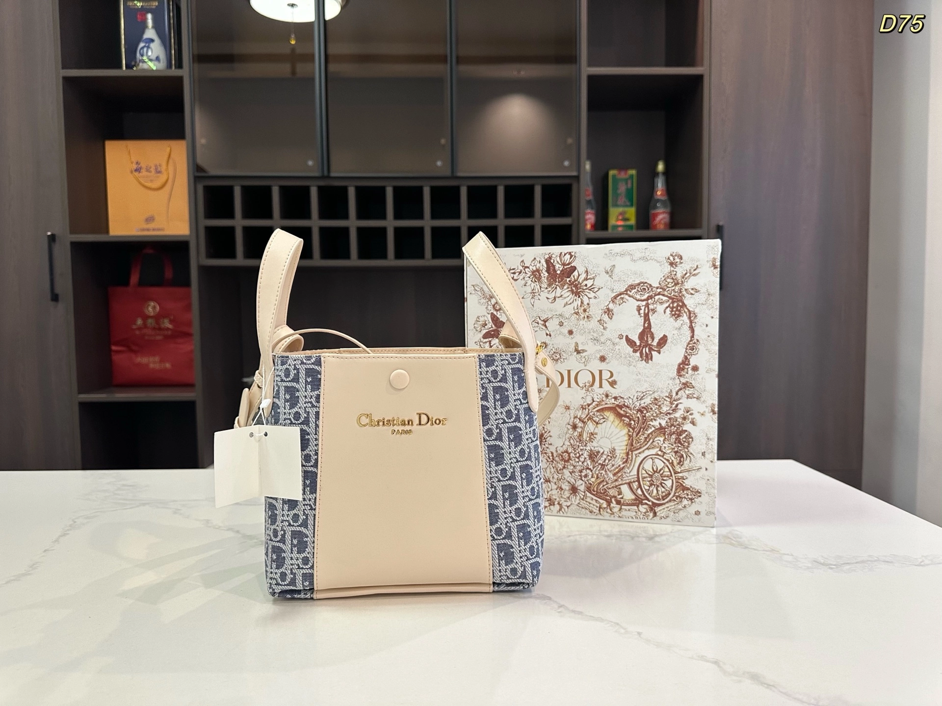 ディオール「Dior」C'est Dior シリーズ バケツ型ハンドバッグ