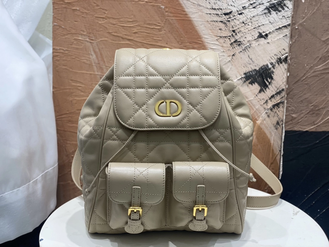 ディオール「Dior」CARO ミディアム バックパック マイルドベージュ ラムスキン カナージュ エフェクト
