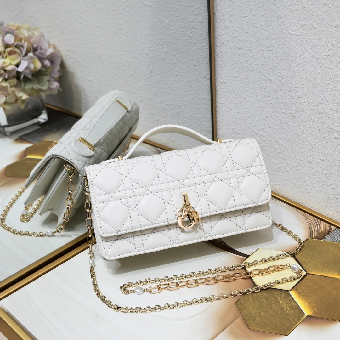 ディオール「Dior」LADY DIOR パールクラッチバッグ 2023年秋冬 シープスキン