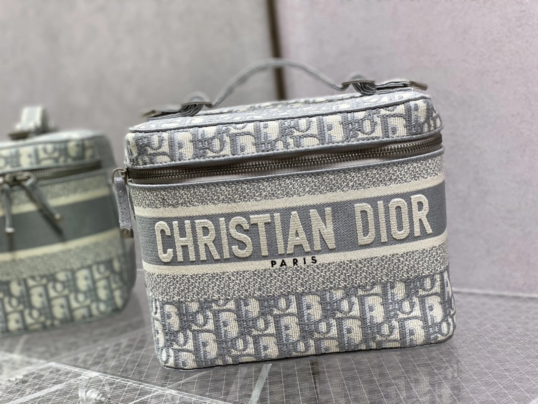 ディオール「Dior」 オブリークコスメティックバッグ