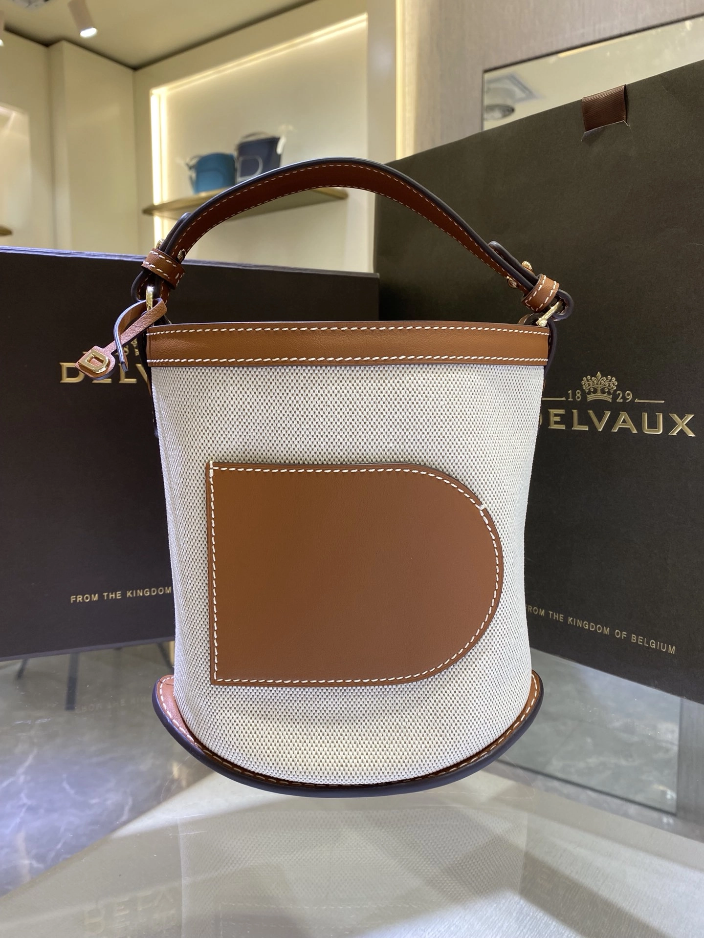 デルヴォー「Delvaux」N Bucket バッシュバッグ