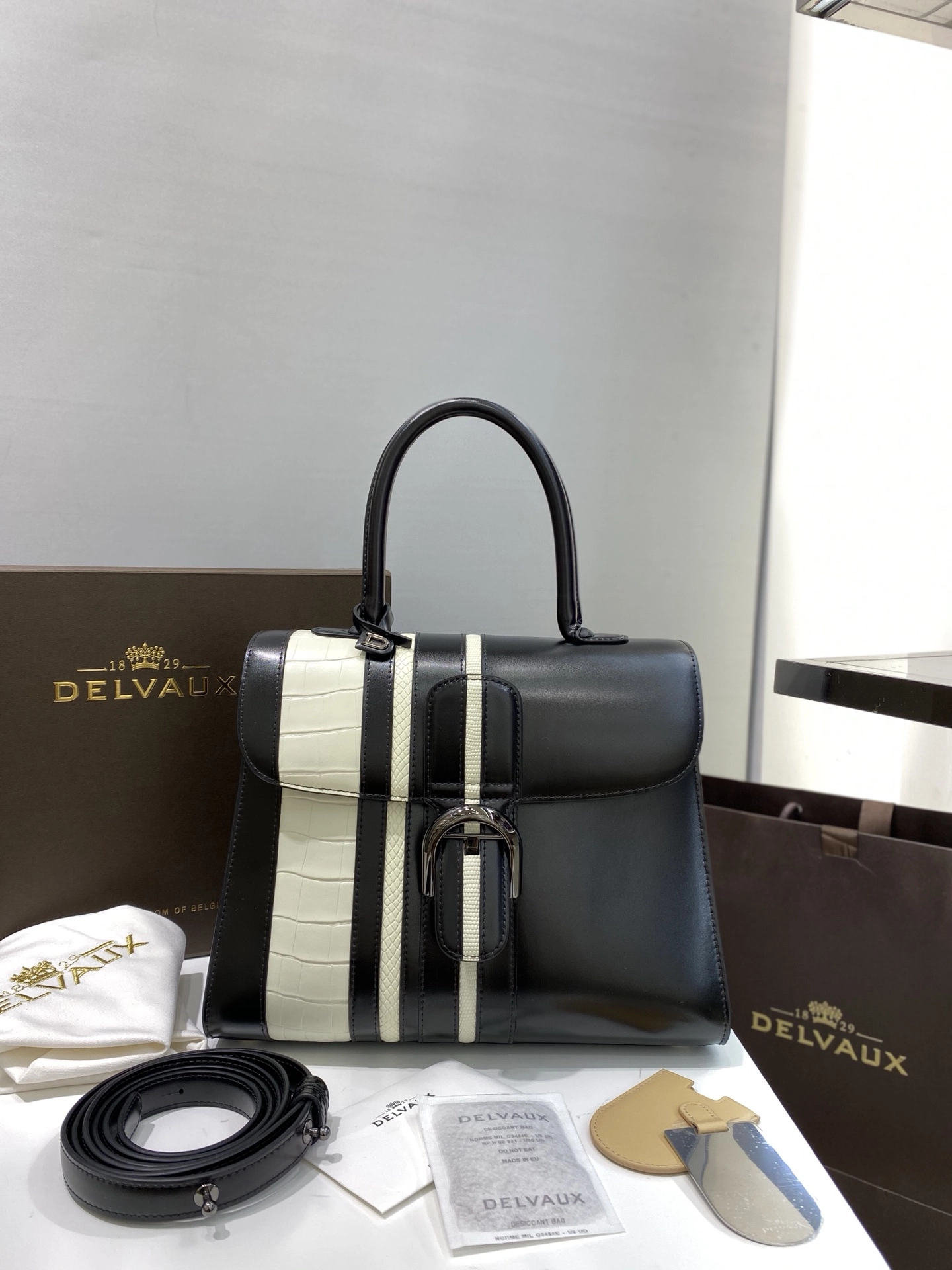 デルヴォー「Delvaux」 BL シリーズ ボックスレザー&ホワイトリザード ハンドバッグ