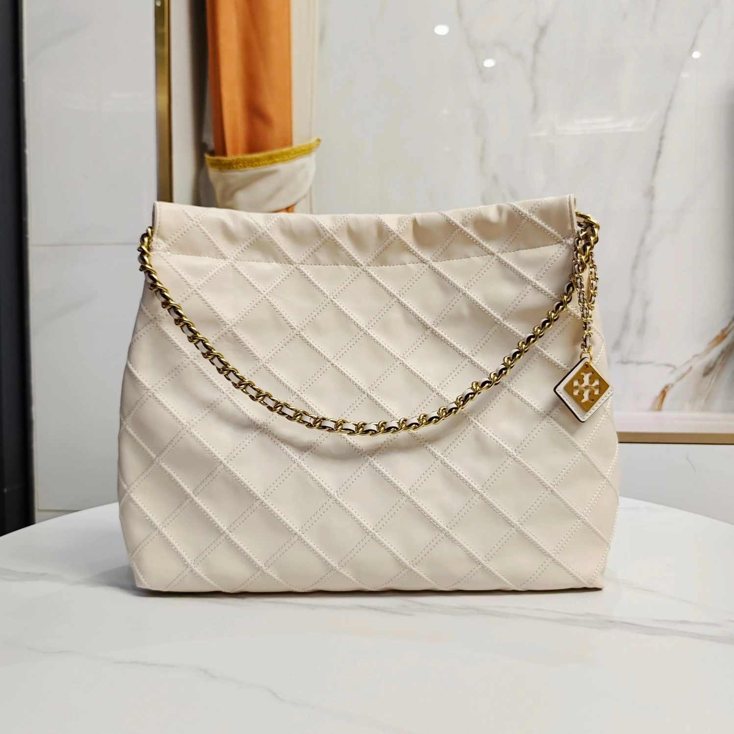 トリー バーチ「Tory Burch」 FLEMING SOFT 抽繩ショルダーバッグ