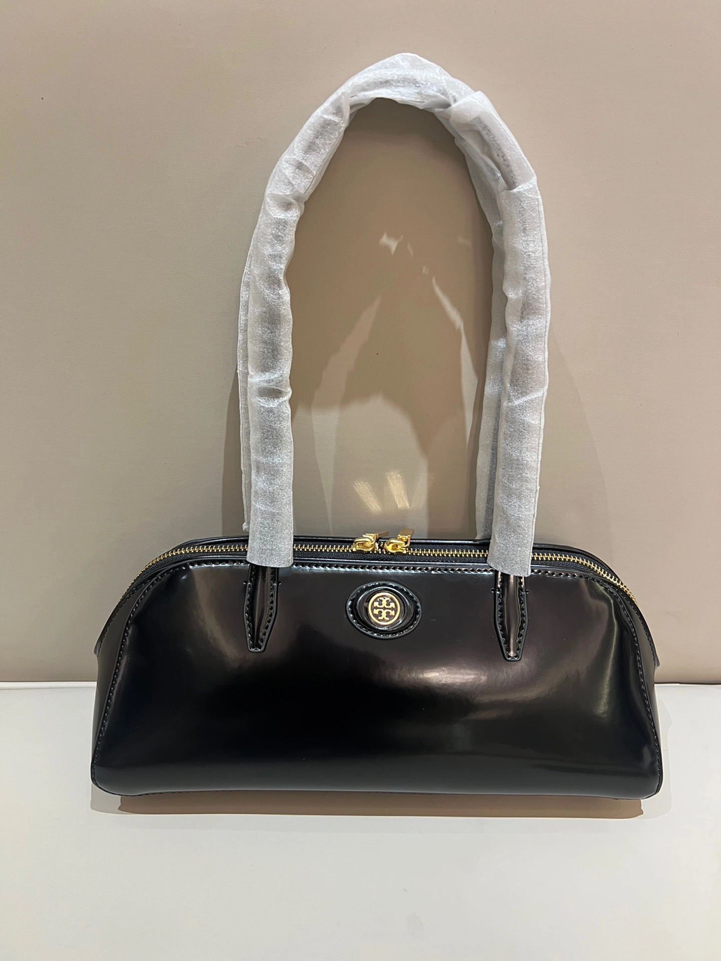 トリー バーチ「Tory Burch」ロビンソン スパッツォラート ウェッジ ラッカーレザー ロングハンドバッグ