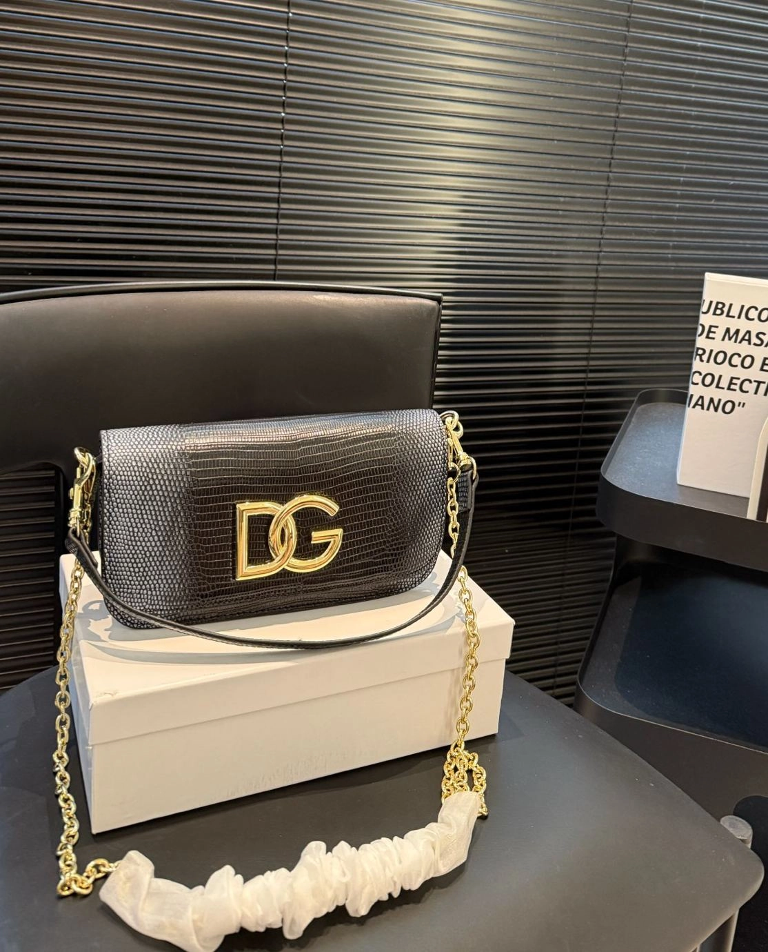 ドルチェ・アンド・ガッバーナ「D&G」チェーンストラップ ミニバッグ