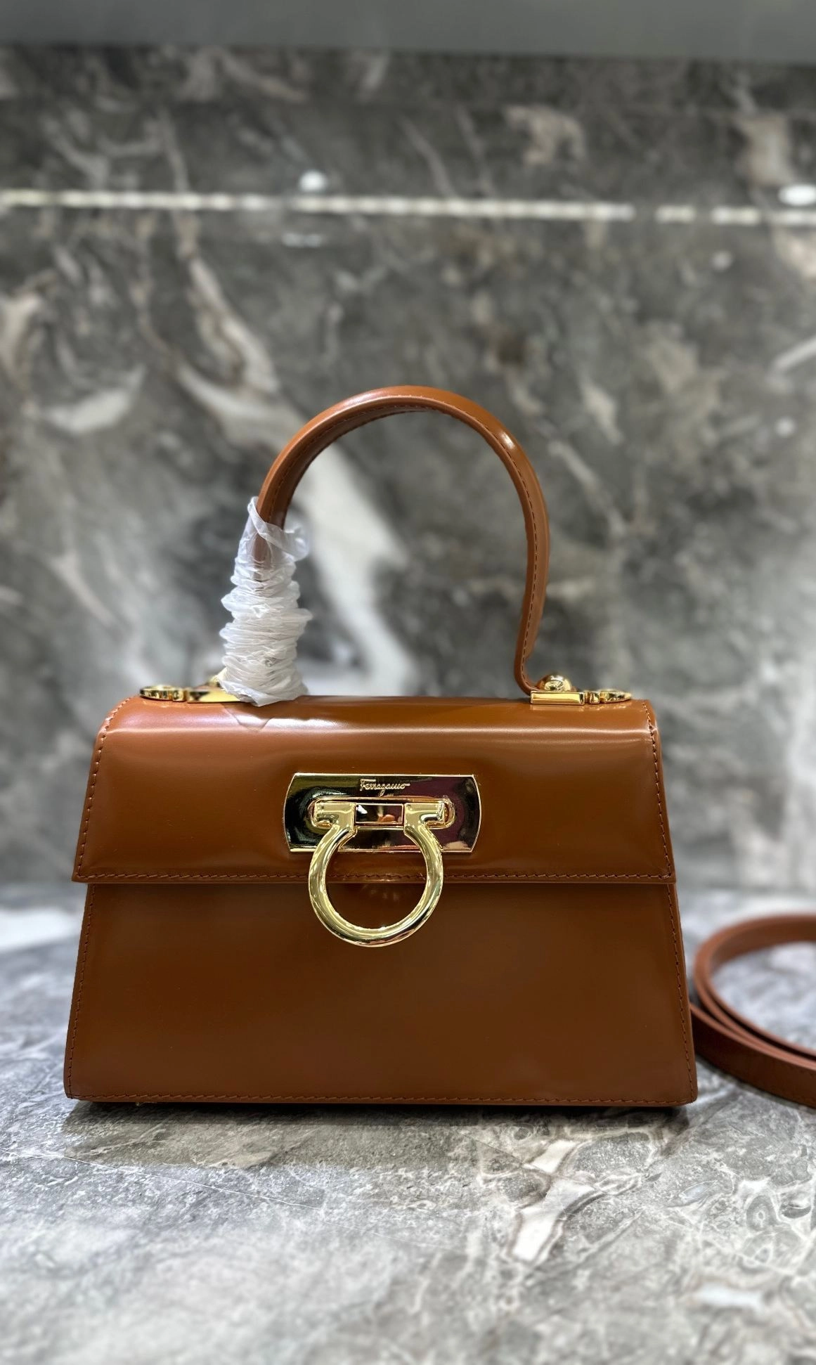 フェラガモ「Ferragamo」ミュージアムコレクション レトロトップハンドルバッグ