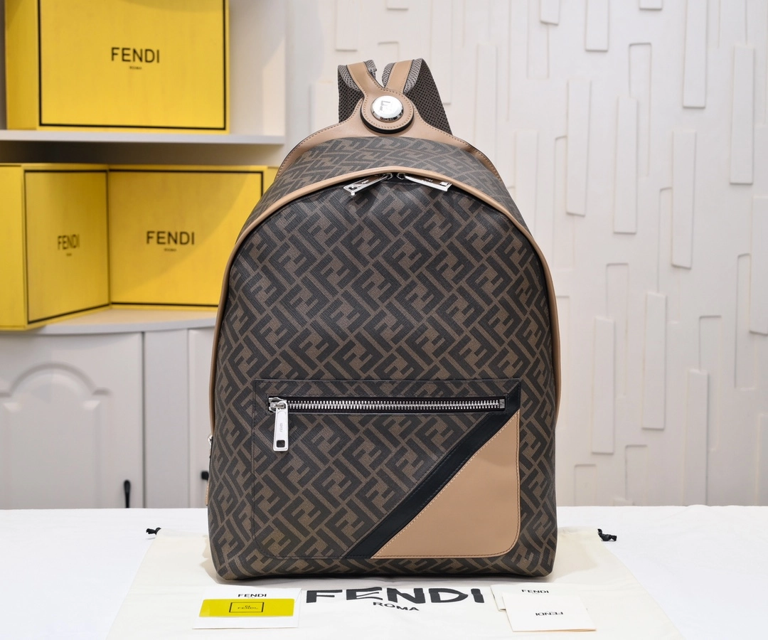 フェンディ「Fendi」Chiodo リュックサック