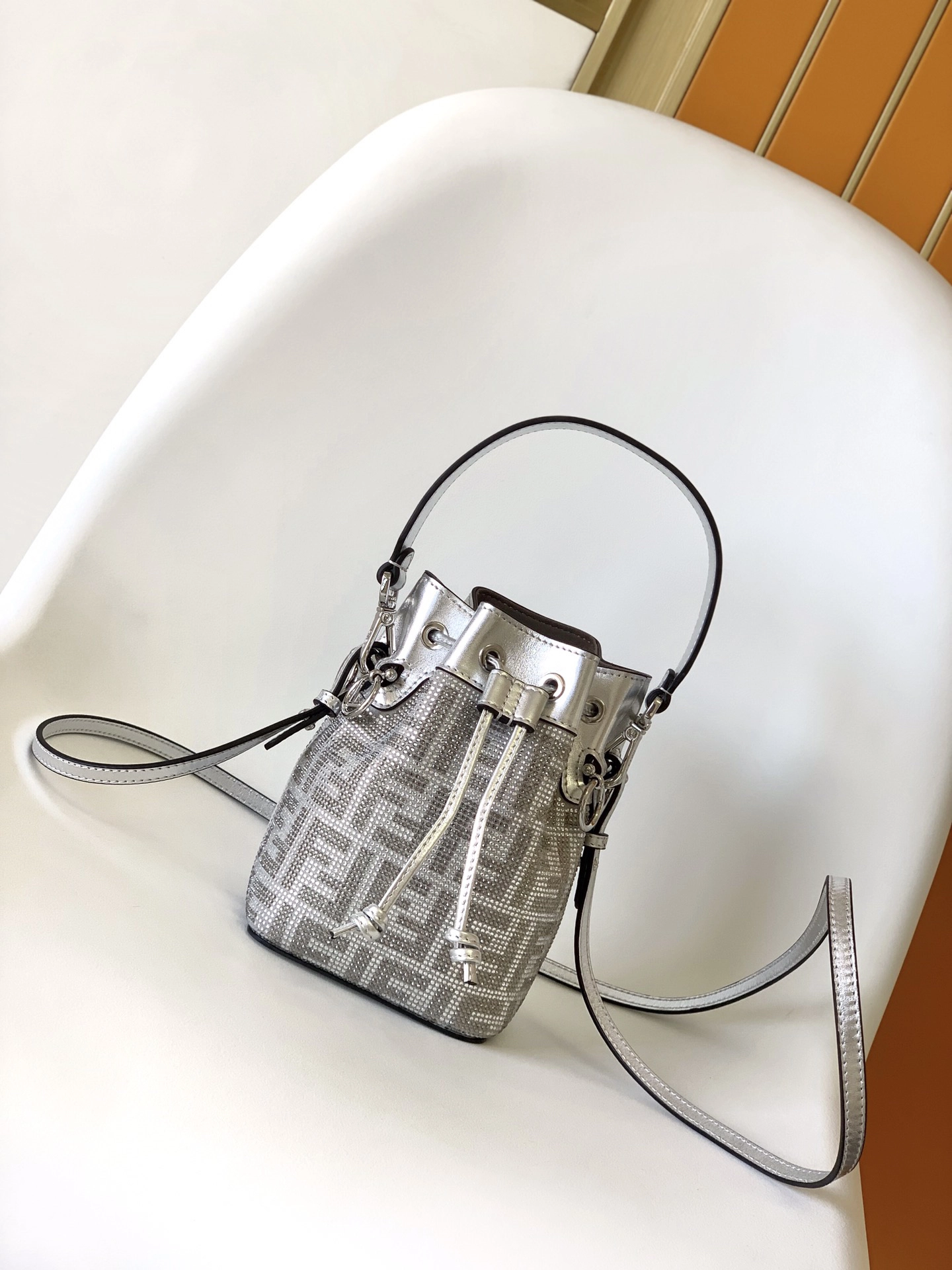 フェンディ「Fendi」Mon Tresor mini スワロフスキークリスタルデザイン バケットバッグ