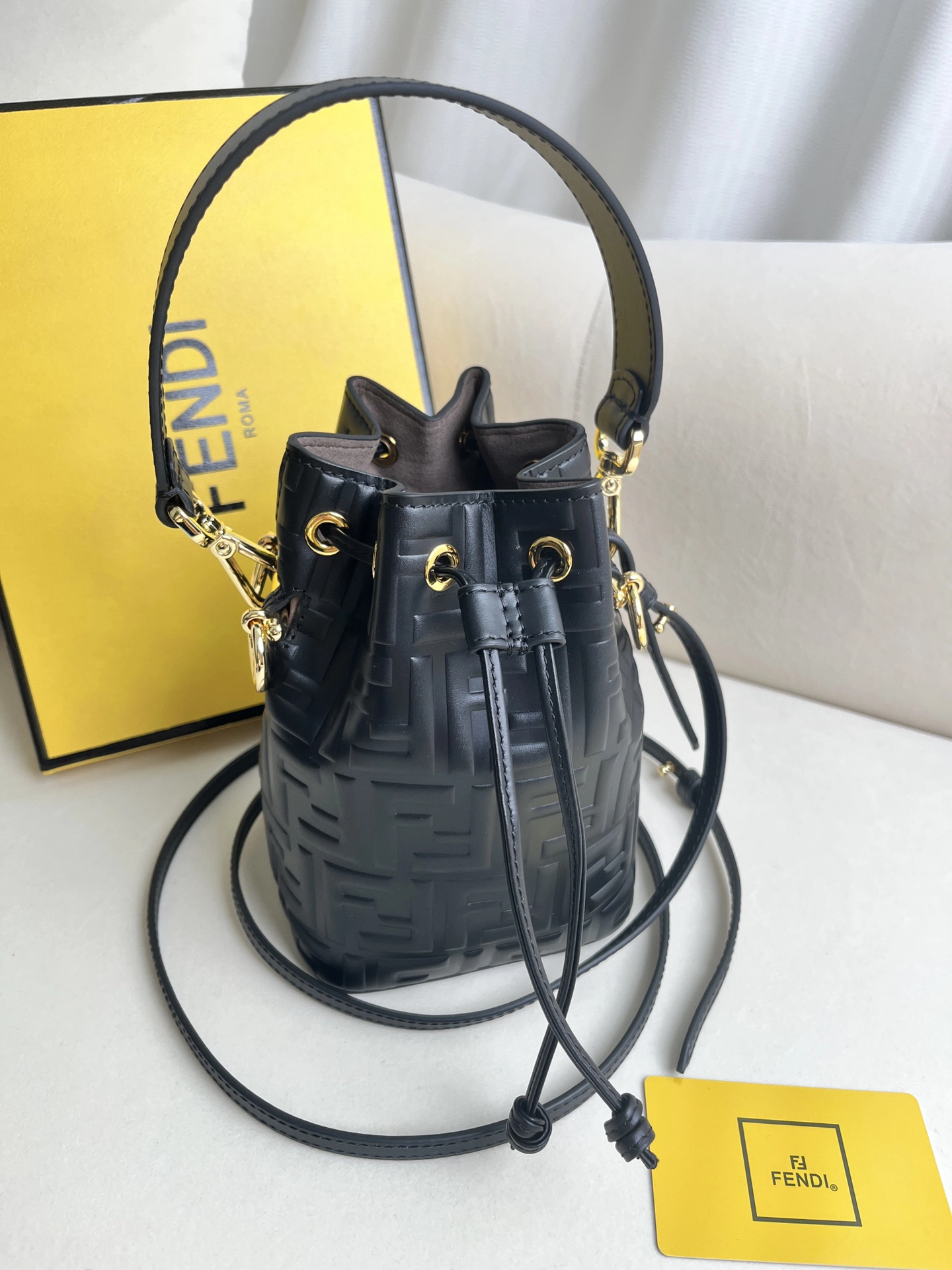 フェンディ「Fendi」Mon Tresor スモールバケットバッグ