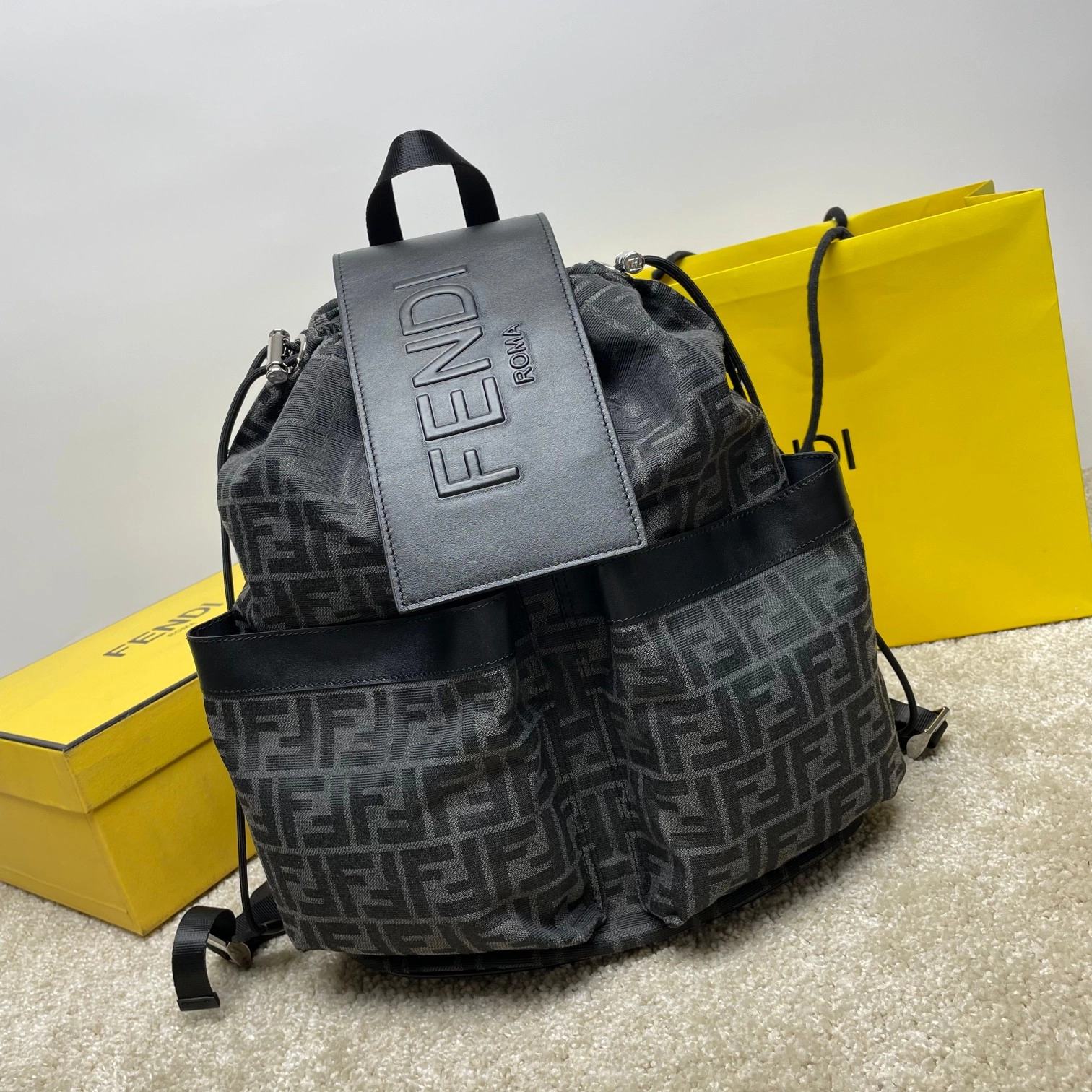 フェンディ「Fendi」Strike リュックサック