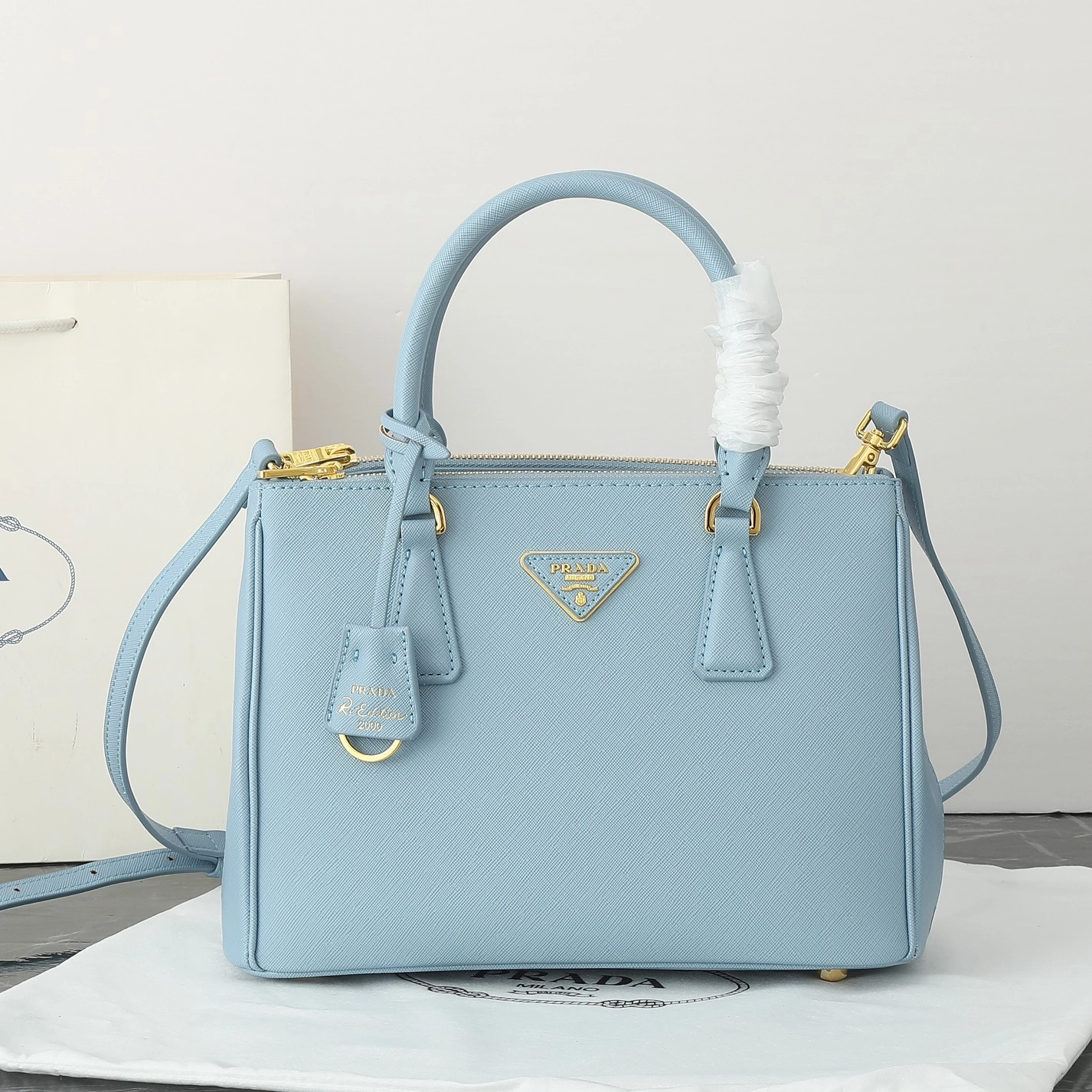 プラダ ガレリア ミディアム ソフトグレインレザー バッグ 「Galleria Bag」