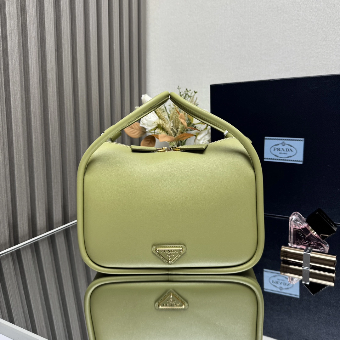 プラダ「Prada」 2025 ボウリングバッグ