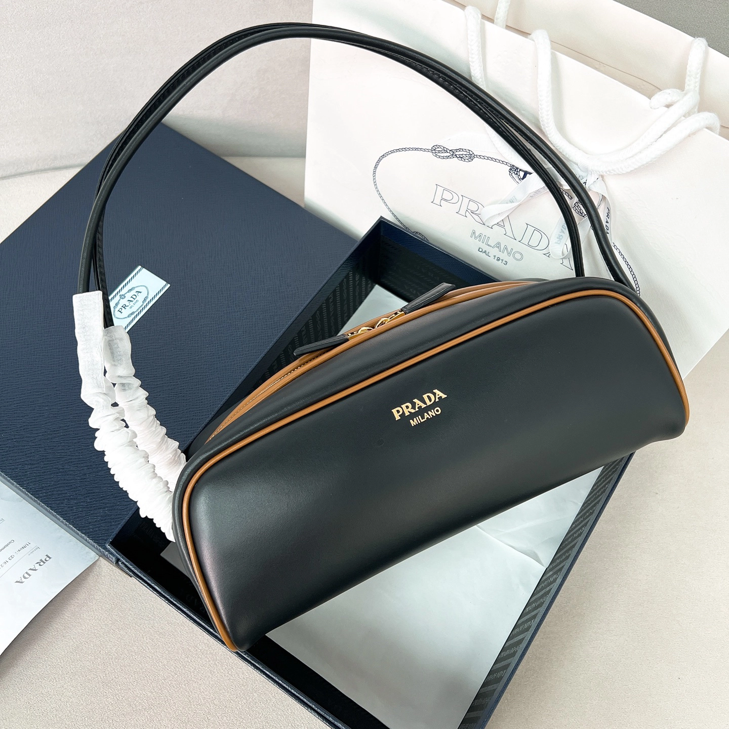 プラダ「Prada」 2025 ボウリングバッグ