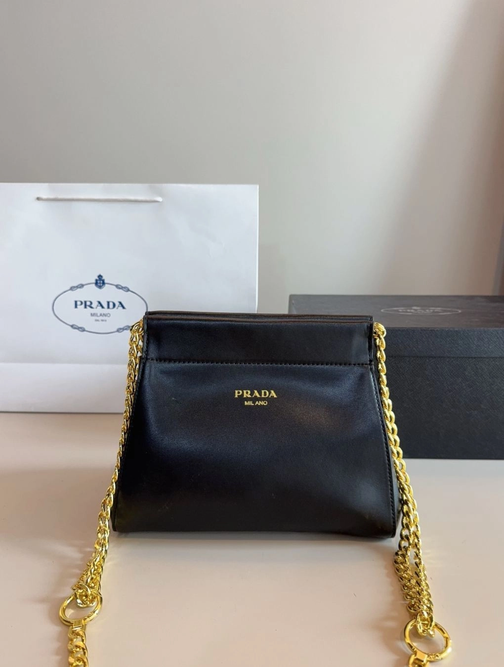 プラダ「Prada」 Enchaîné ショルダーバッグ