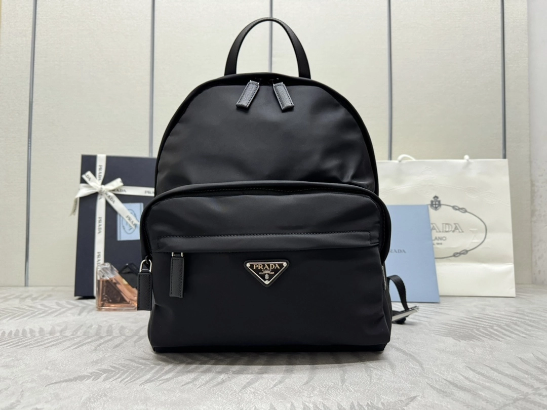 プラダ「Prada」 サフィアーノ＆ナイロン バックパック