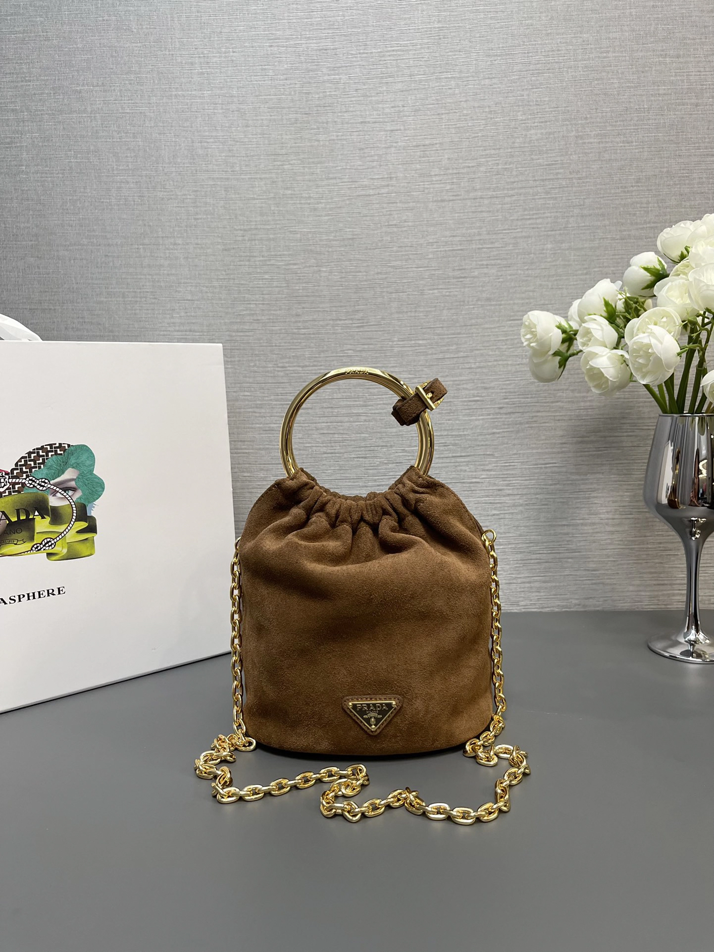 プラダ「Prada」 ヌバックレザー バケットバッグ