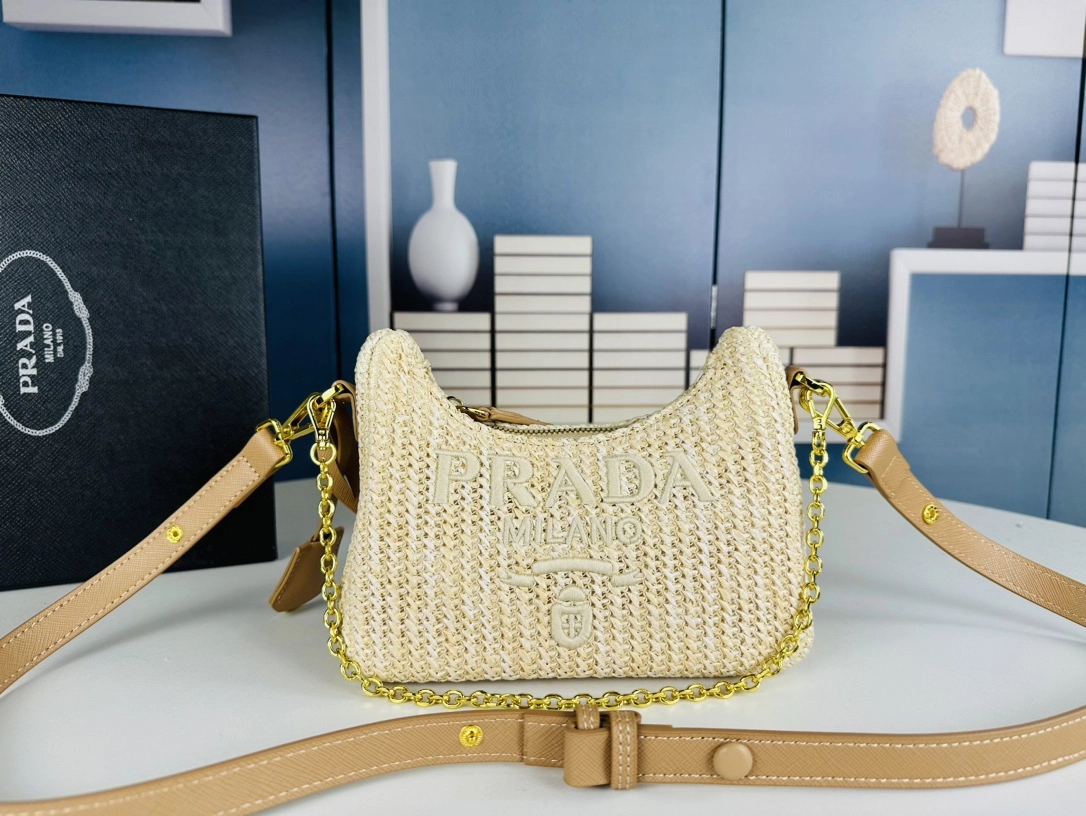 プラダ「Prada」 ペールアプリコット ブレイドアンダーアームバッグ 2369 ニットバッグ
