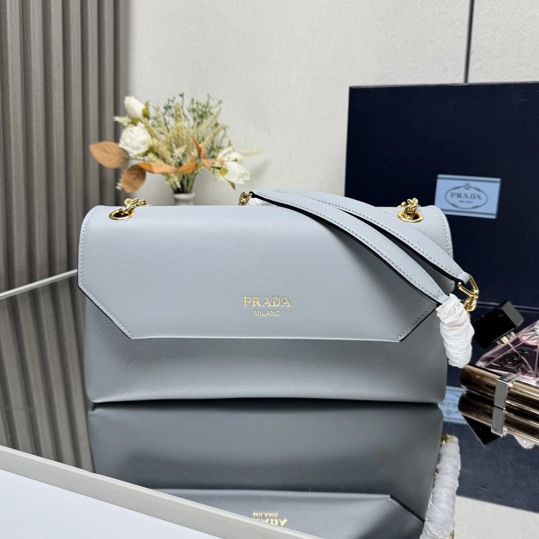プラダ「Prada」2025 チェーンショルダーバッグ スモール