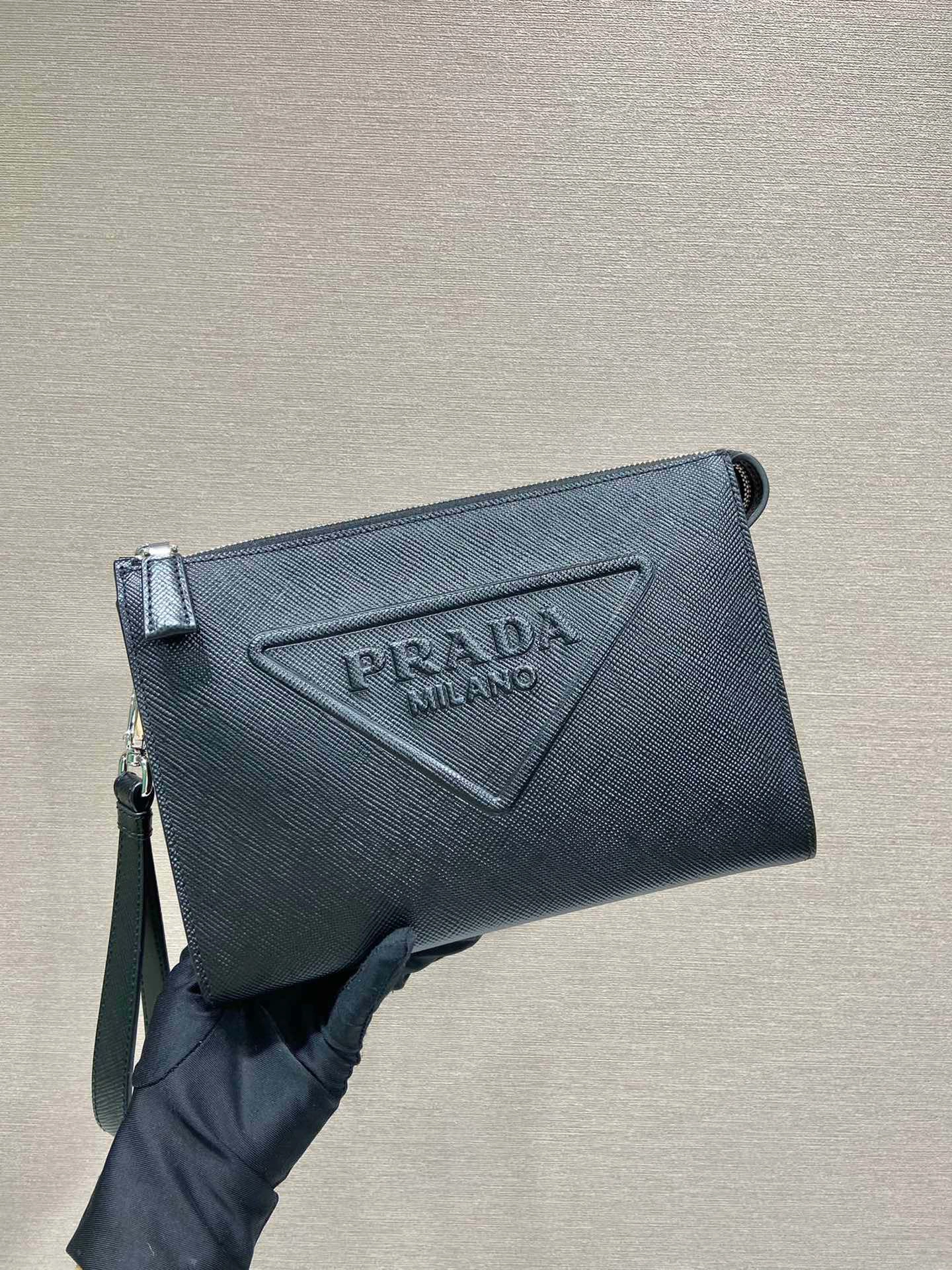 プラダ「Prada」2025春夏 リミテッドコレクション レザーポシェット ハンドバッグ