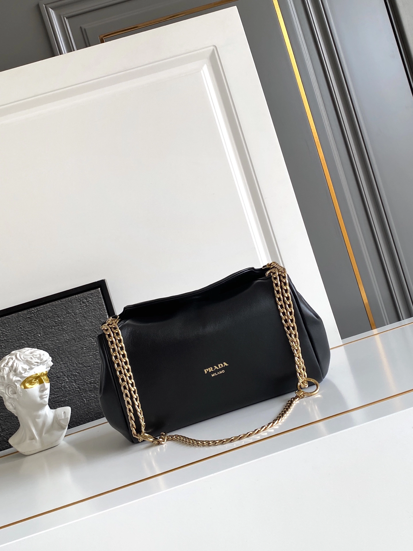 プラダ「Prada」Tumulte ショルダーバッグ