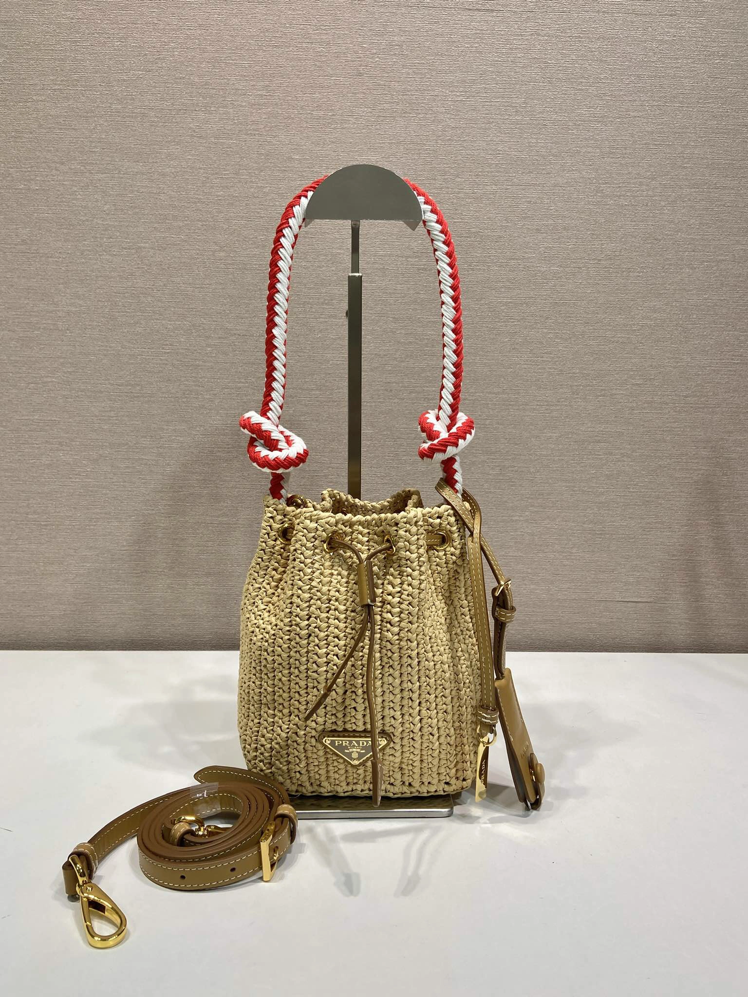 プラダ「Prada」クロシェ&レザーバケットバッグ