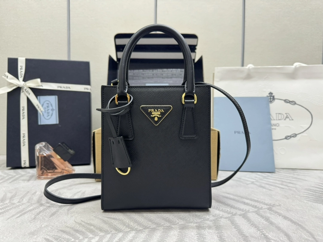 プラダ「Prada」サフィアーノ ミニトートバッグ